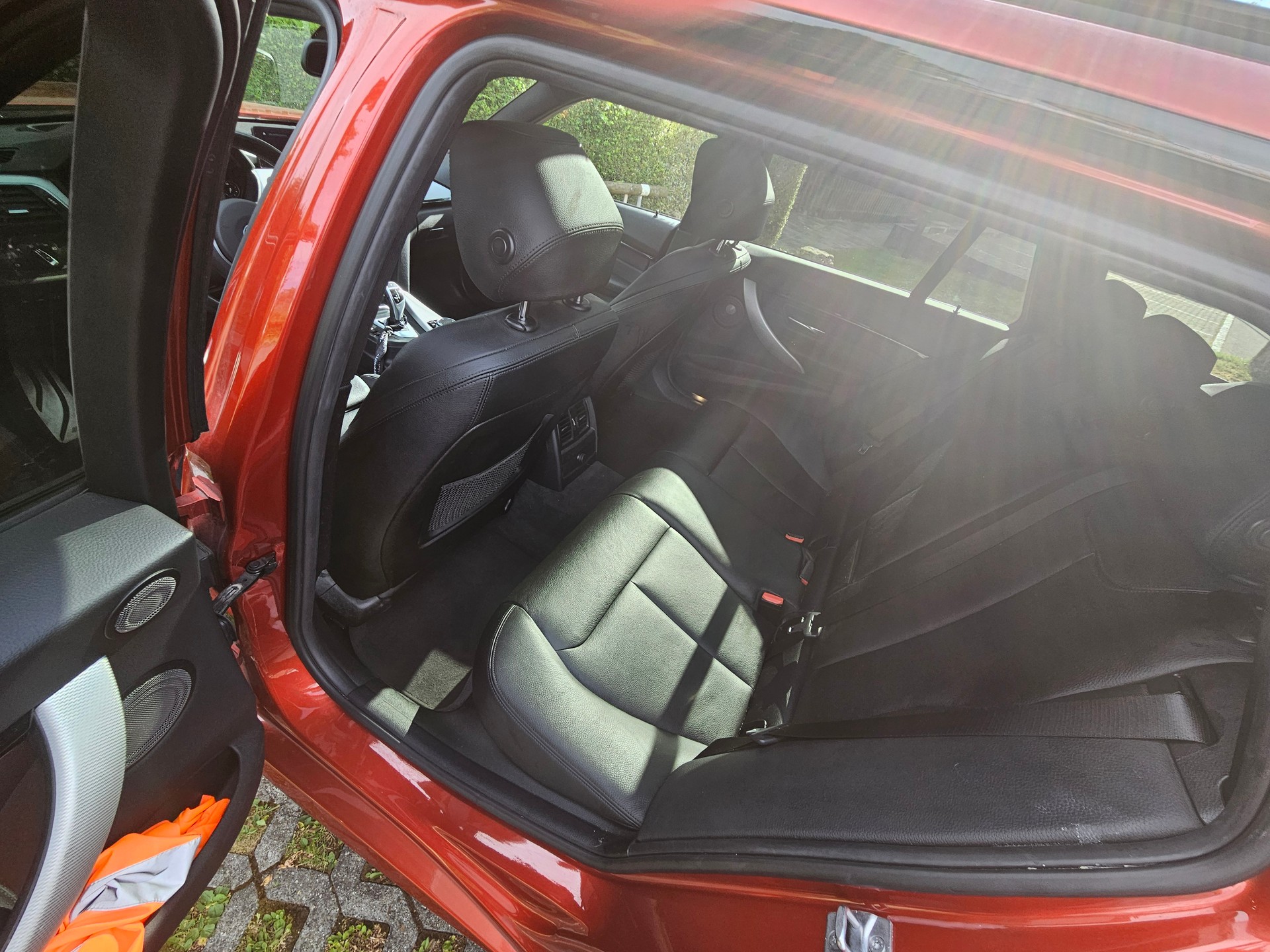 BMW 340i xDrive-image-9