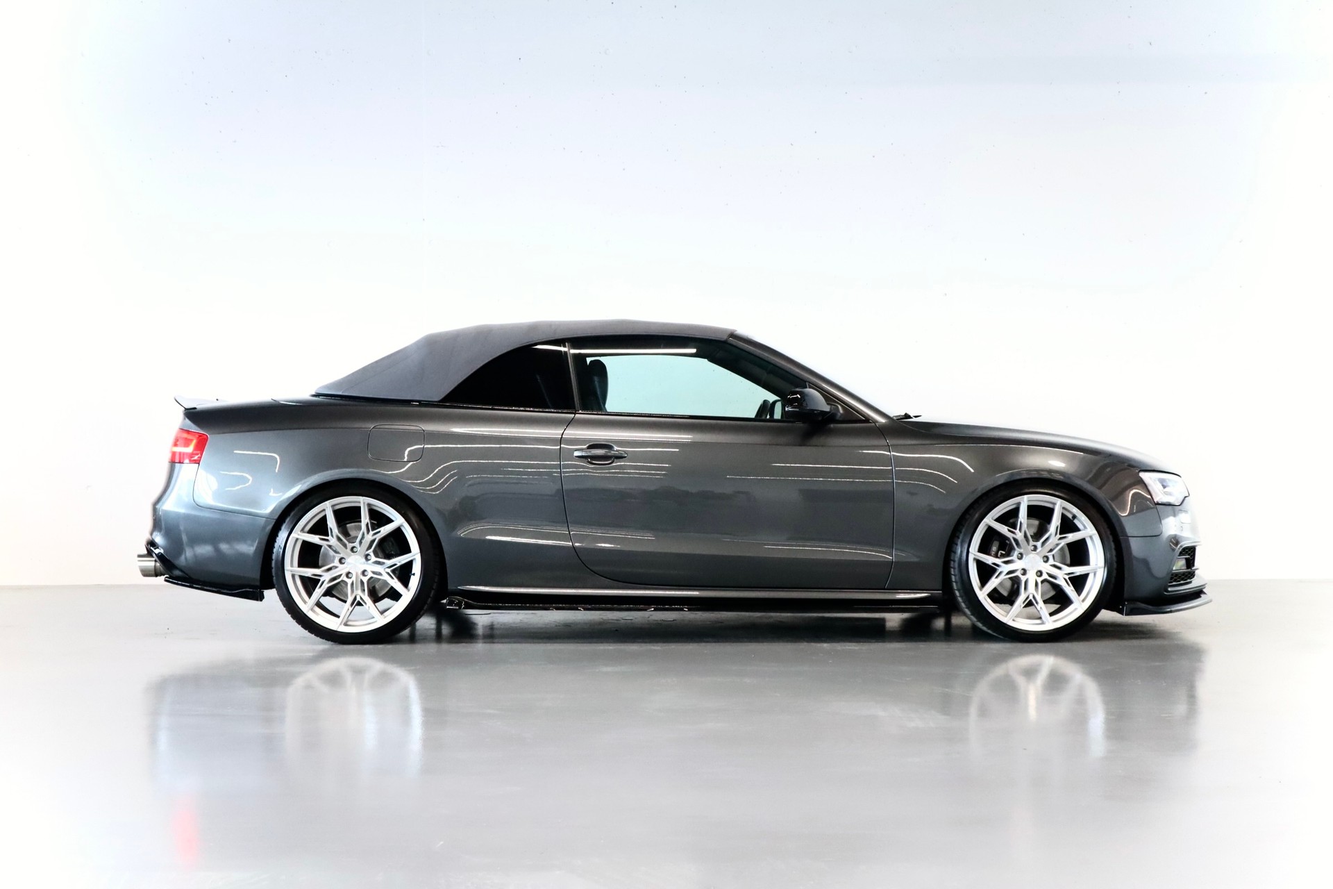 AUDI S5 Cabrio 3.0 TFSI QUATTRO | GRAIL AUSPUFF | AVERSUS FELGEN | BODYKIT | SPORTFAHRWERK-showroom-element-1