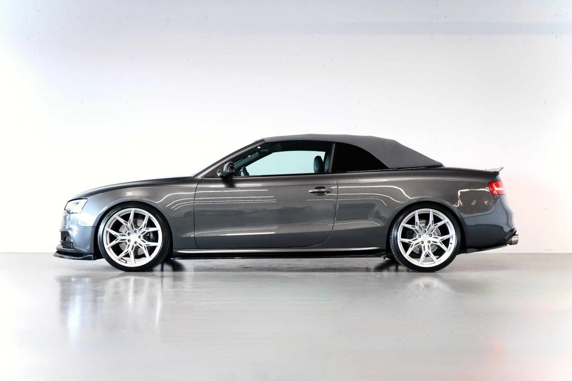 AUDI S5 Cabrio 3.0 TFSI QUATTRO | GRAIL AUSPUFF | AVERSUS FELGEN | BODYKIT | SPORTFAHRWERK-showroom-element-3