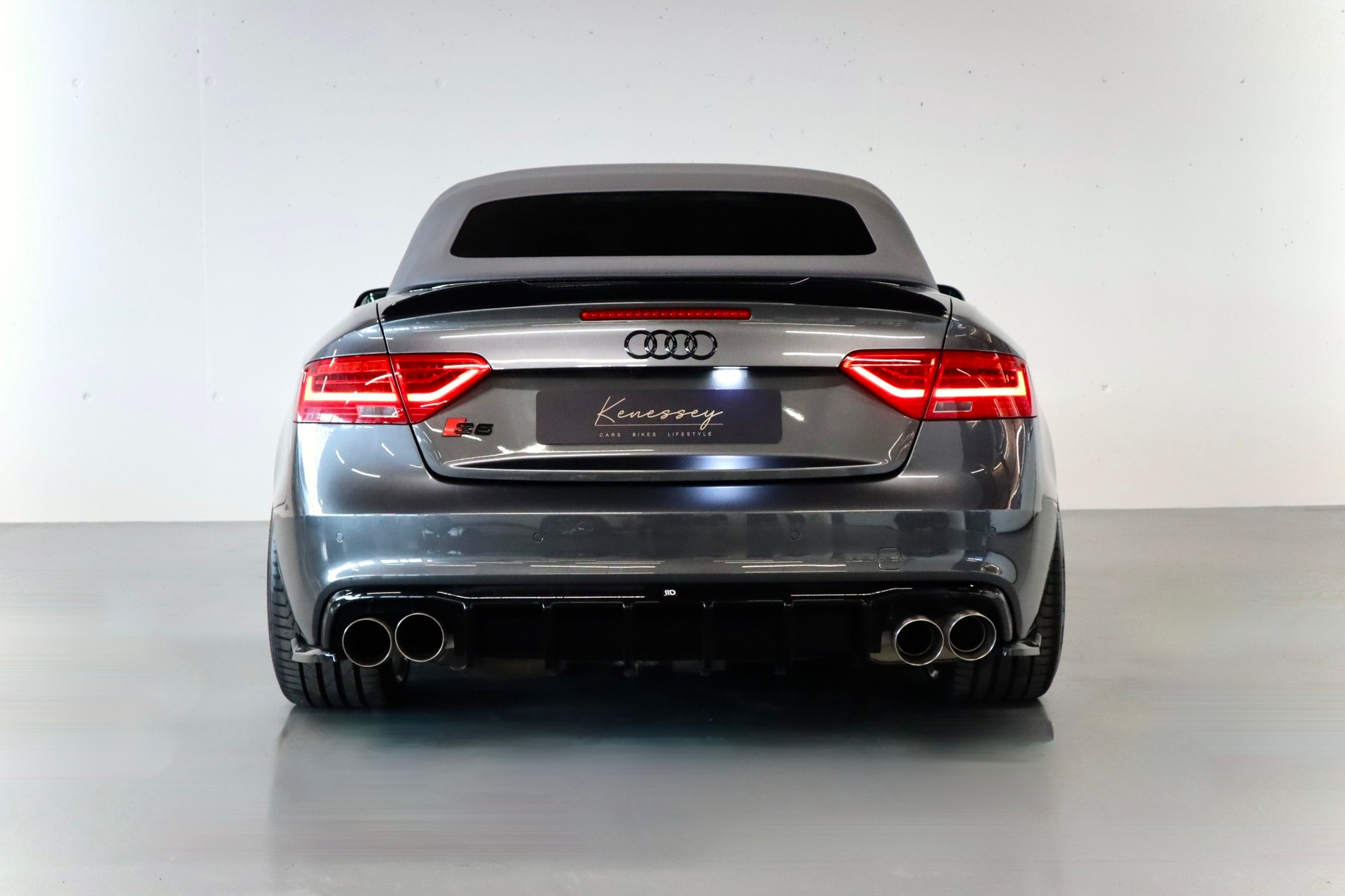 AUDI S5 Cabrio 3.0 TFSI QUATTRO | GRAIL AUSPUFF | AVERSUS FELGEN | BODYKIT | SPORTFAHRWERK-image-4