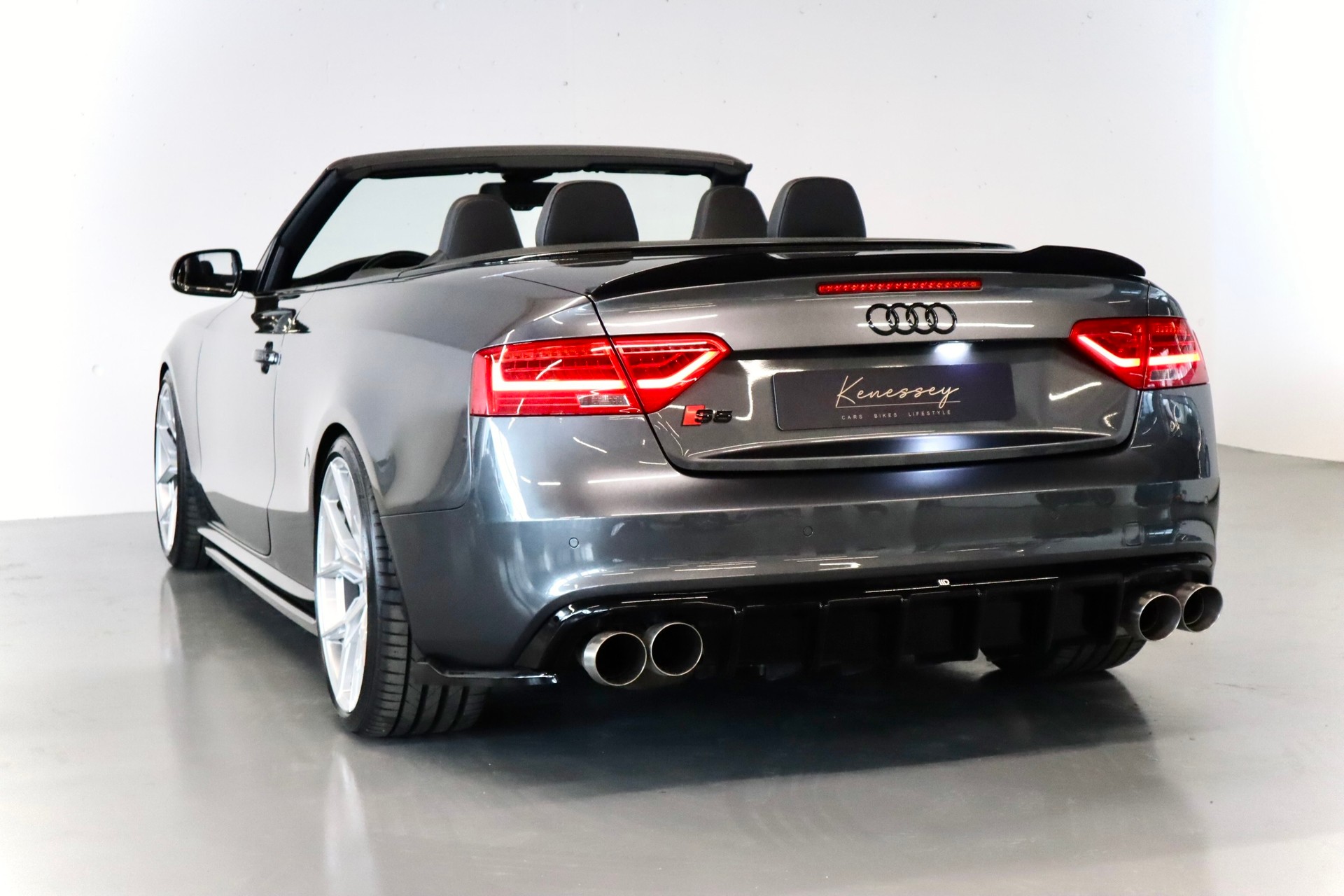 AUDI S5 Cabrio 3.0 TFSI QUATTRO | GRAIL AUSPUFF | AVERSUS FELGEN | BODYKIT | SPORTFAHRWERK-image-12