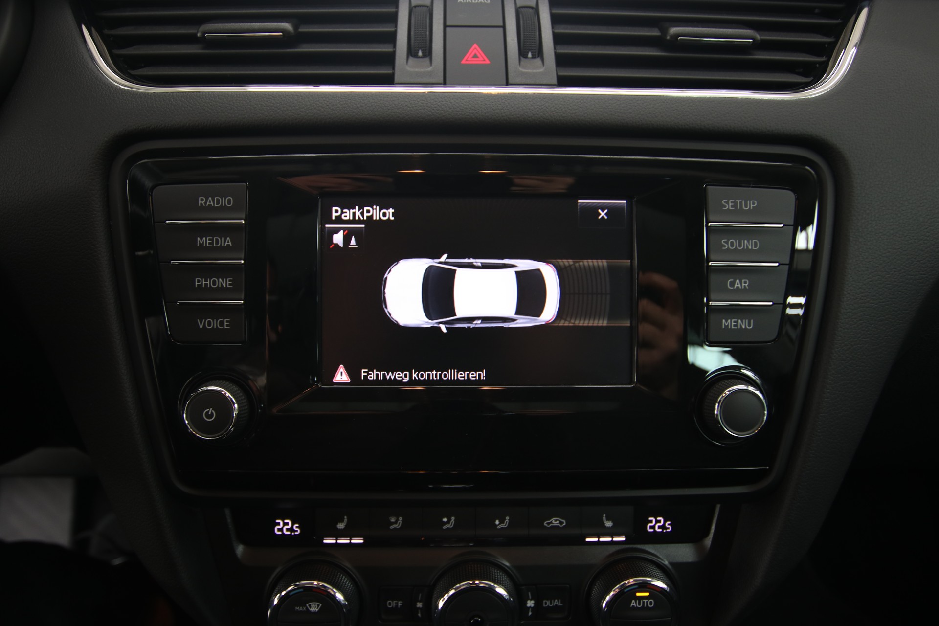 SKODA Octavia 1.8 TSI Elegance 4x4 DSG-image-16