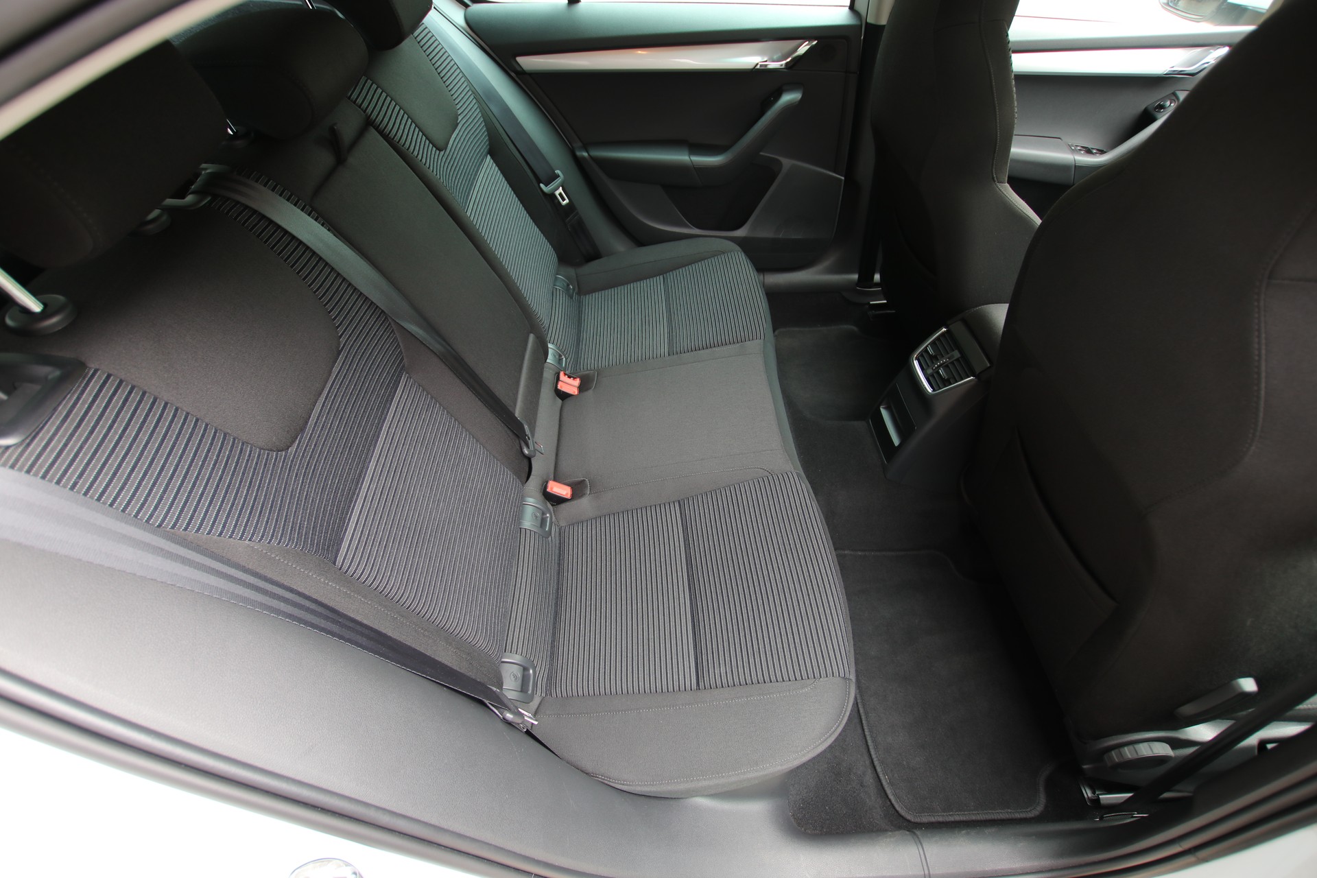 SKODA Octavia 1.8 TSI Elegance 4x4 DSG-image-14