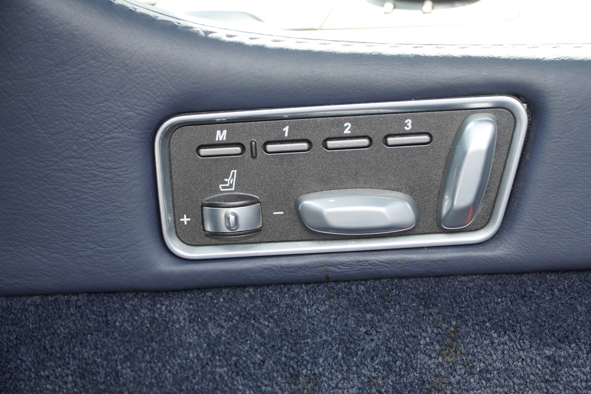 ASTON MARTIN Rapide 5.9 V12 Touchtronic 2-image-22