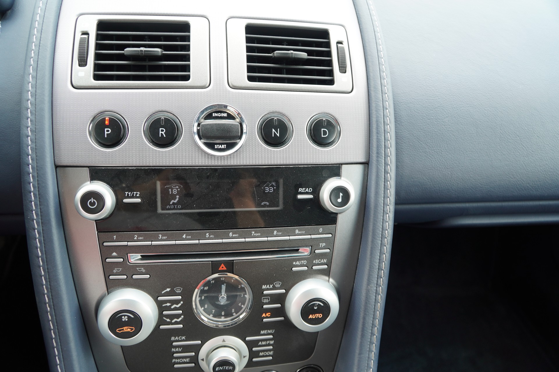 ASTON MARTIN Rapide 5.9 V12 Touchtronic 2-image-27