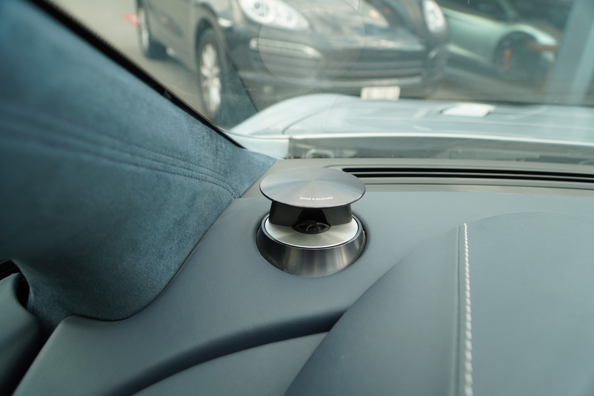 ASTON MARTIN Rapide 5.9 V12 Touchtronic 2-image-28