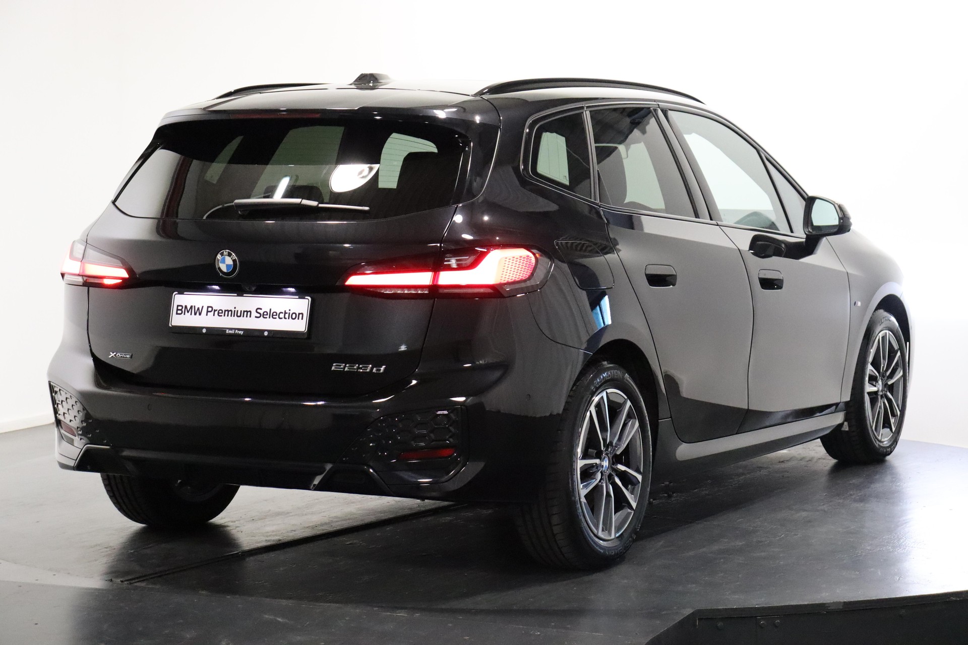 BMW 223d xDrive paddles Active Tourer-showroom-element-2