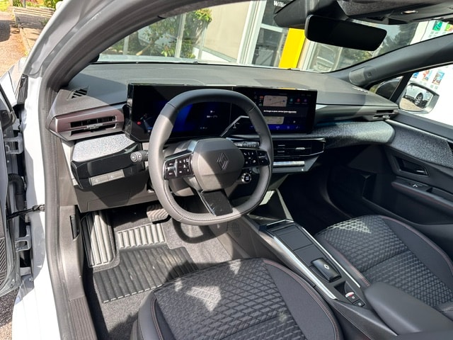 RENAULT Clio 1.8 E-Tech Techno-image-13