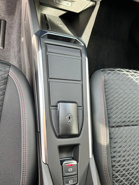 RENAULT Clio 1.8 E-Tech Techno-image-16