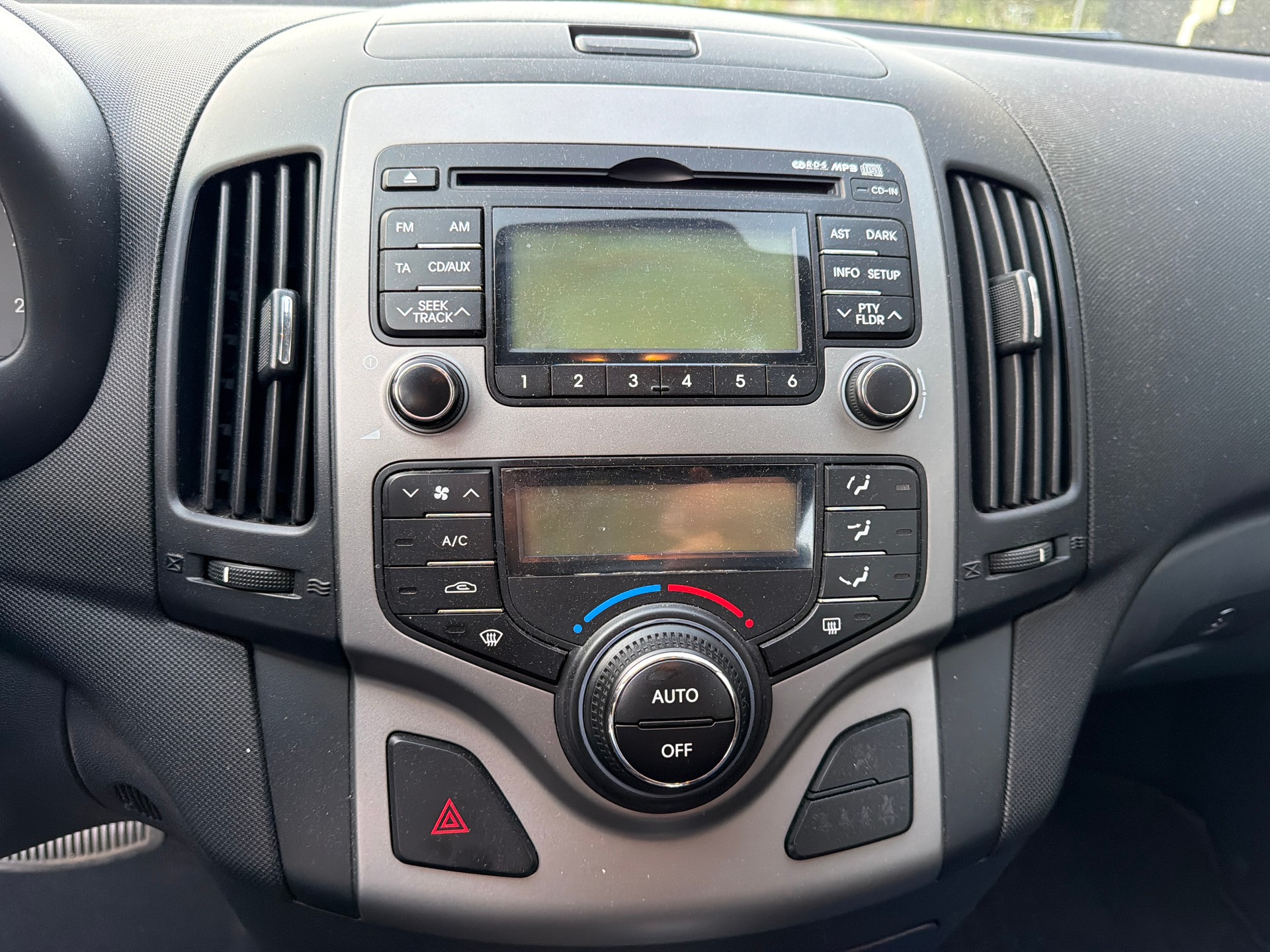 HYUNDAI i30 Wagon 2.0 Premium Automatic-image-11