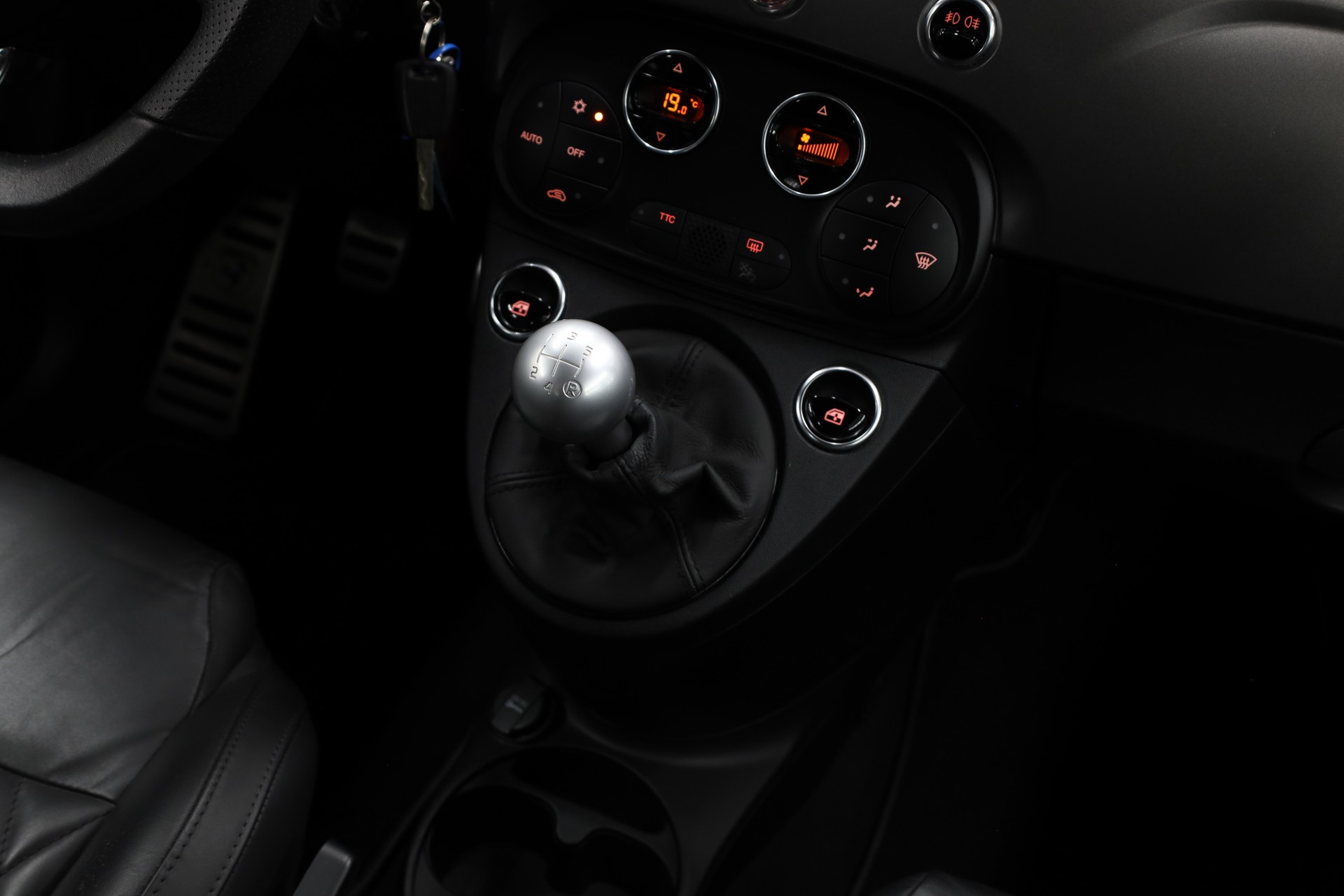 FIAT 595 Abarth 1.4 T-Jet 165 Turismo-image-22