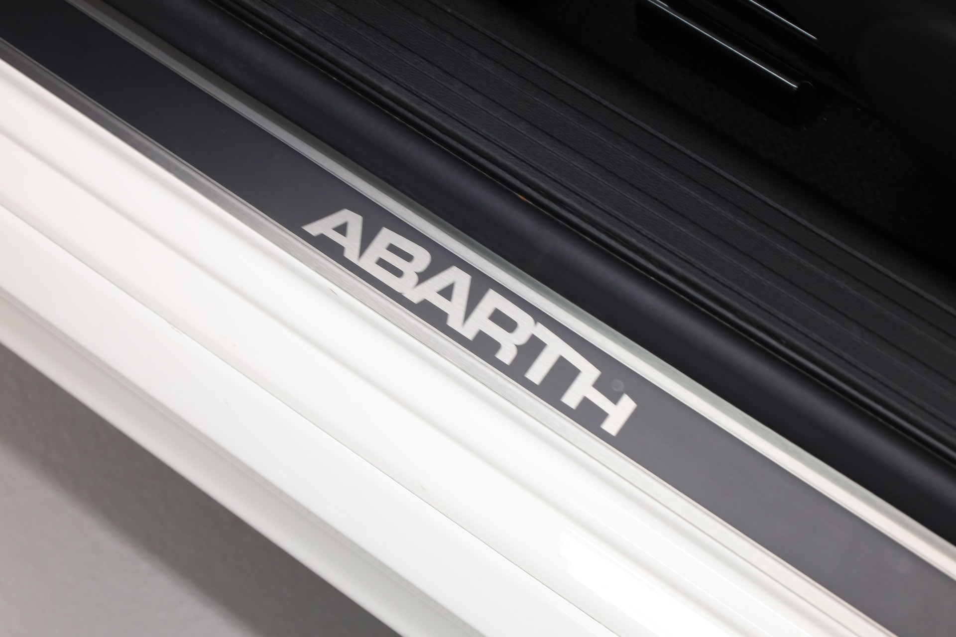 FIAT 595 Abarth 1.4 T-Jet 165 Turismo-image-24