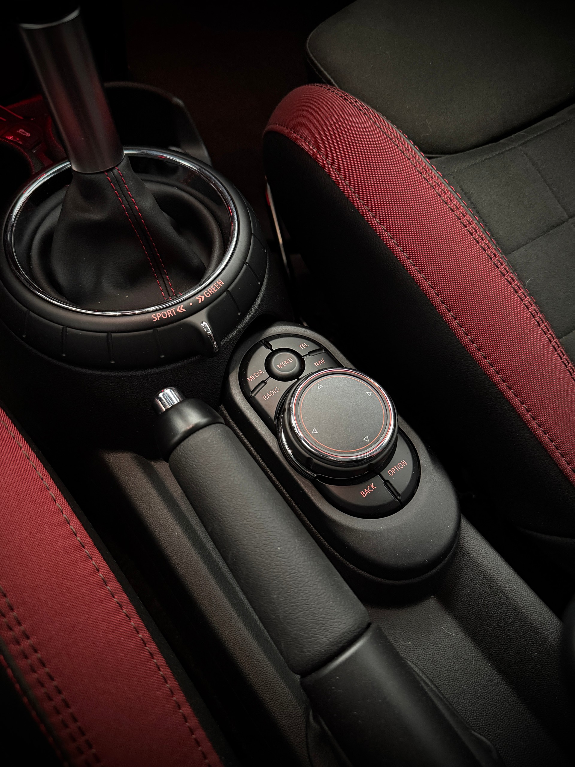 MINI Cooper John Cooper Works Steptronic-image-10