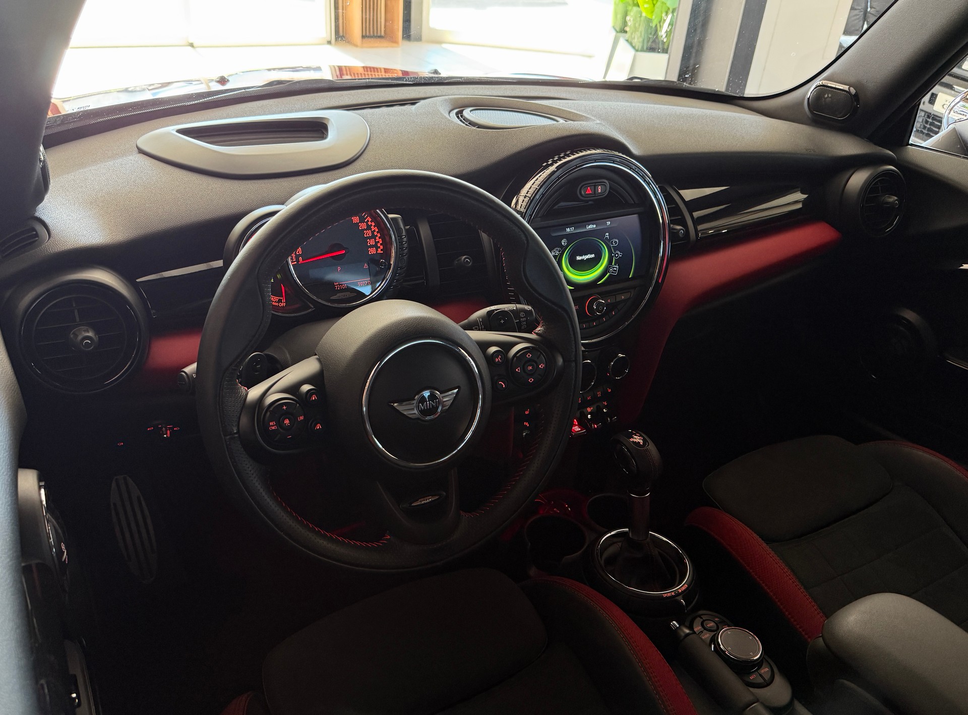 MINI Cooper John Cooper Works Steptronic-image-6
