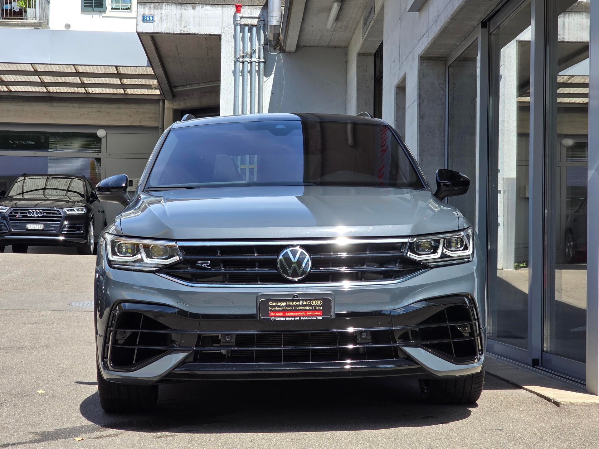 VW Tiguan 2.0TSI R 4Motion DSG-showroom-element-3