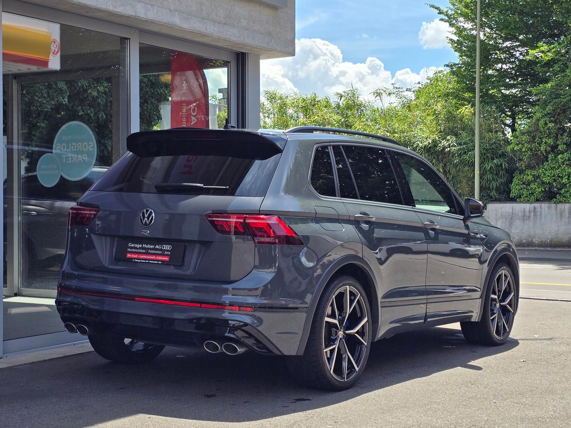 VW Tiguan 2.0TSI R 4Motion DSG-showroom-element-2