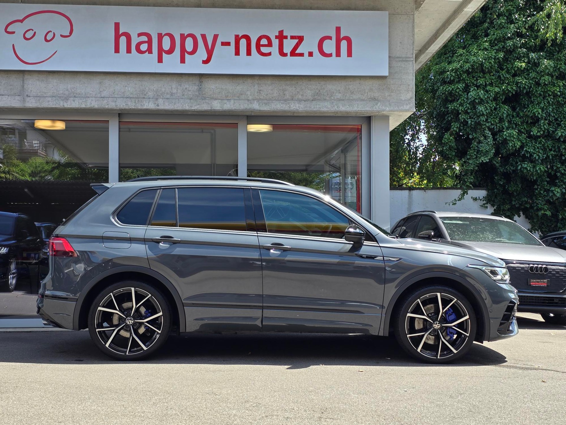 VW Tiguan 2.0TSI R 4Motion DSG-showroom-element-1