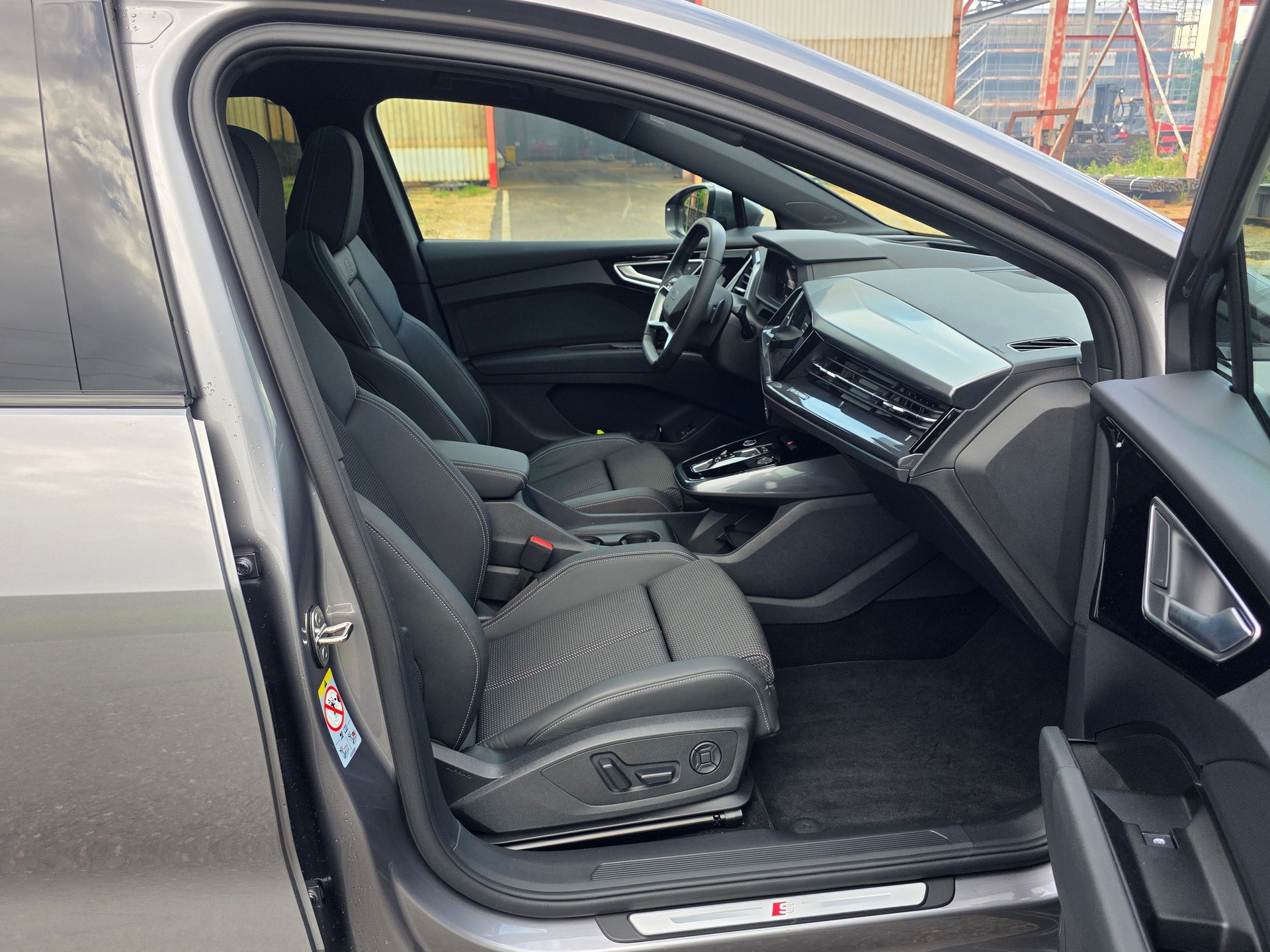 AUDI Q4 Sportback e-tron 45 Attraction quattro-image-9
