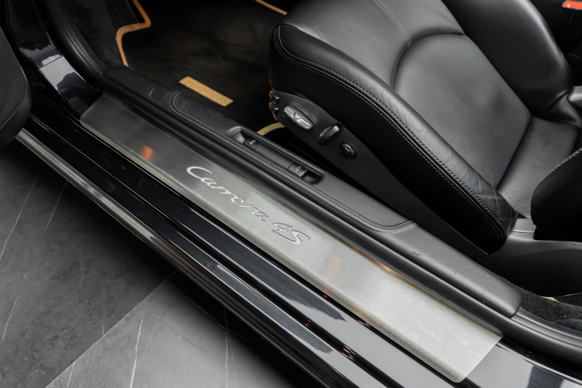 PORSCHE 911 Cabrio Carrera 4S PDK-image-22