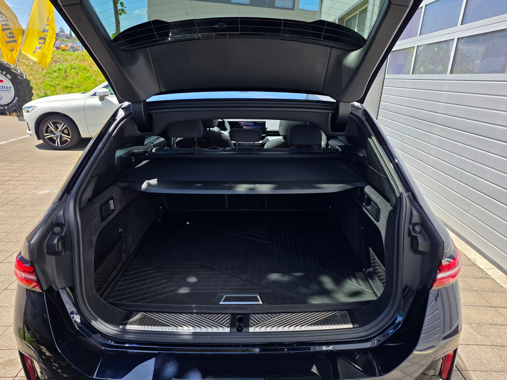 BMW 520d xDrive 48V Touring M-SPORT | BMW REPAIR GARANTIE BIS 07.2029 / 200.000KM| EL.AHK| PANORAMA| BOWERS&WILKINS| BELÜFTETE SITZE-image-6
