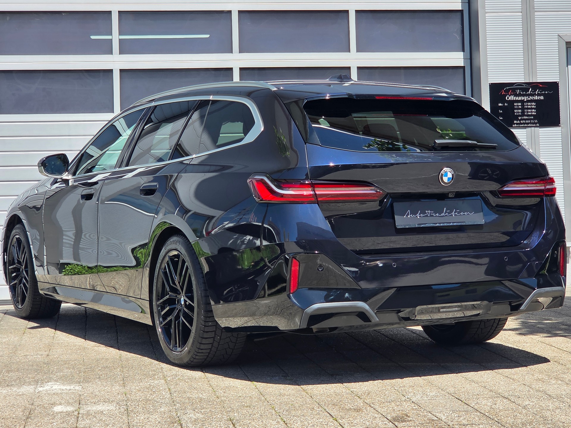 BMW 520d xDrive 48V Touring M-SPORT | BMW REPAIR GARANTIE BIS 07.2029 / 200.000KM| EL.AHK| PANORAMA| BOWERS&WILKINS| BELÜFTETE SITZE-showroom-element-2
