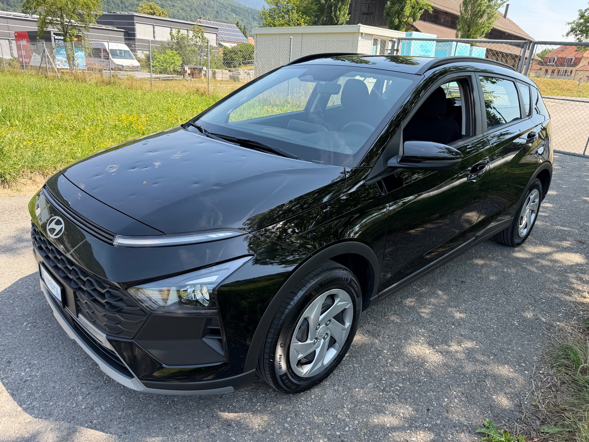 HYUNDAI 03. 11. 2025 !! BAYON 1.0 T-GDi CH WAGEN . MIT HAGELSCHADEN. MIT WERKS GARANTIE. NUR 11`900 KM. SAUBER GEPFLEGT 15`900.- !!-showroom-element-2