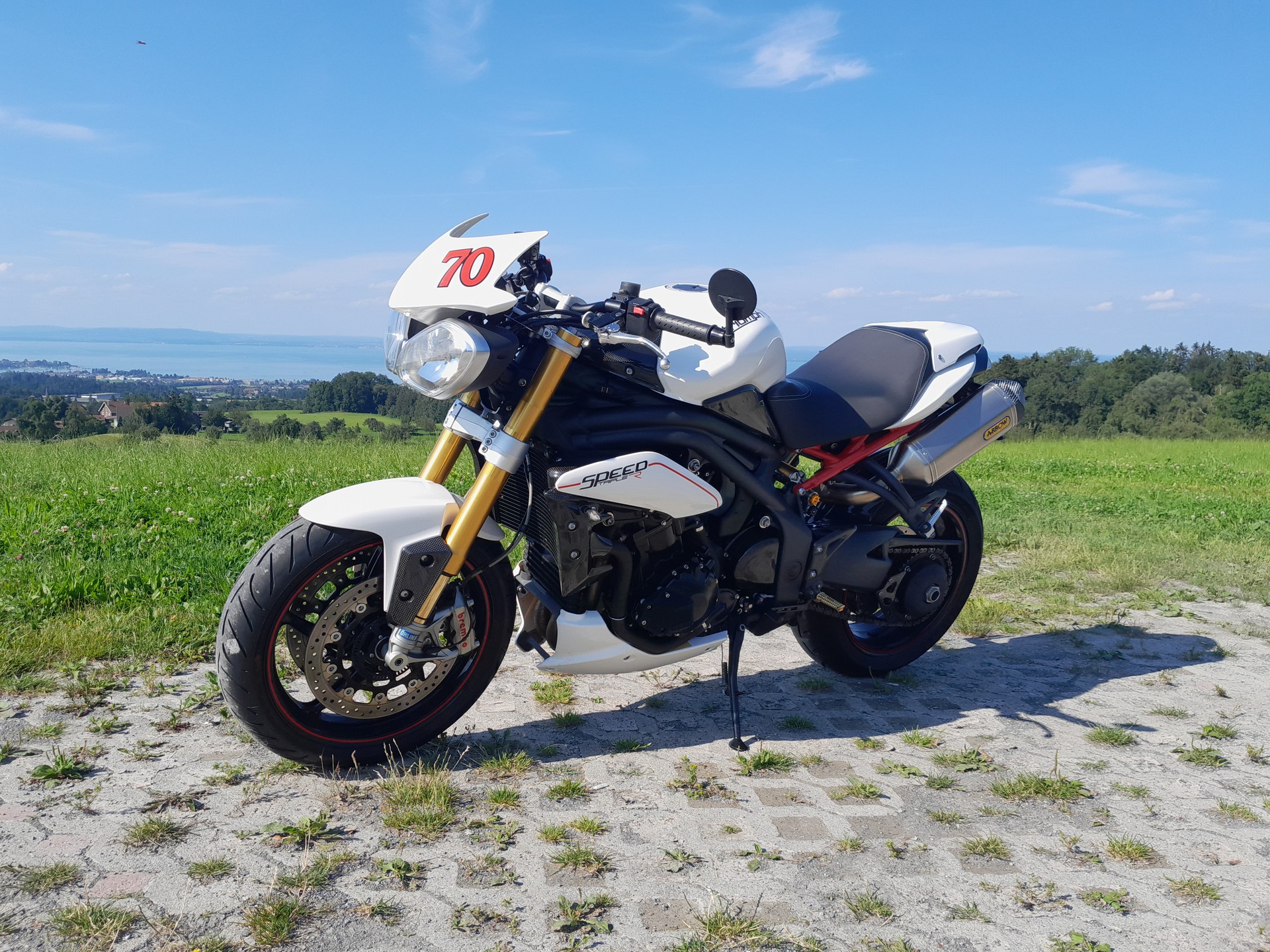 TRIUMPH Speed Triple R 1050 ABS-image-1