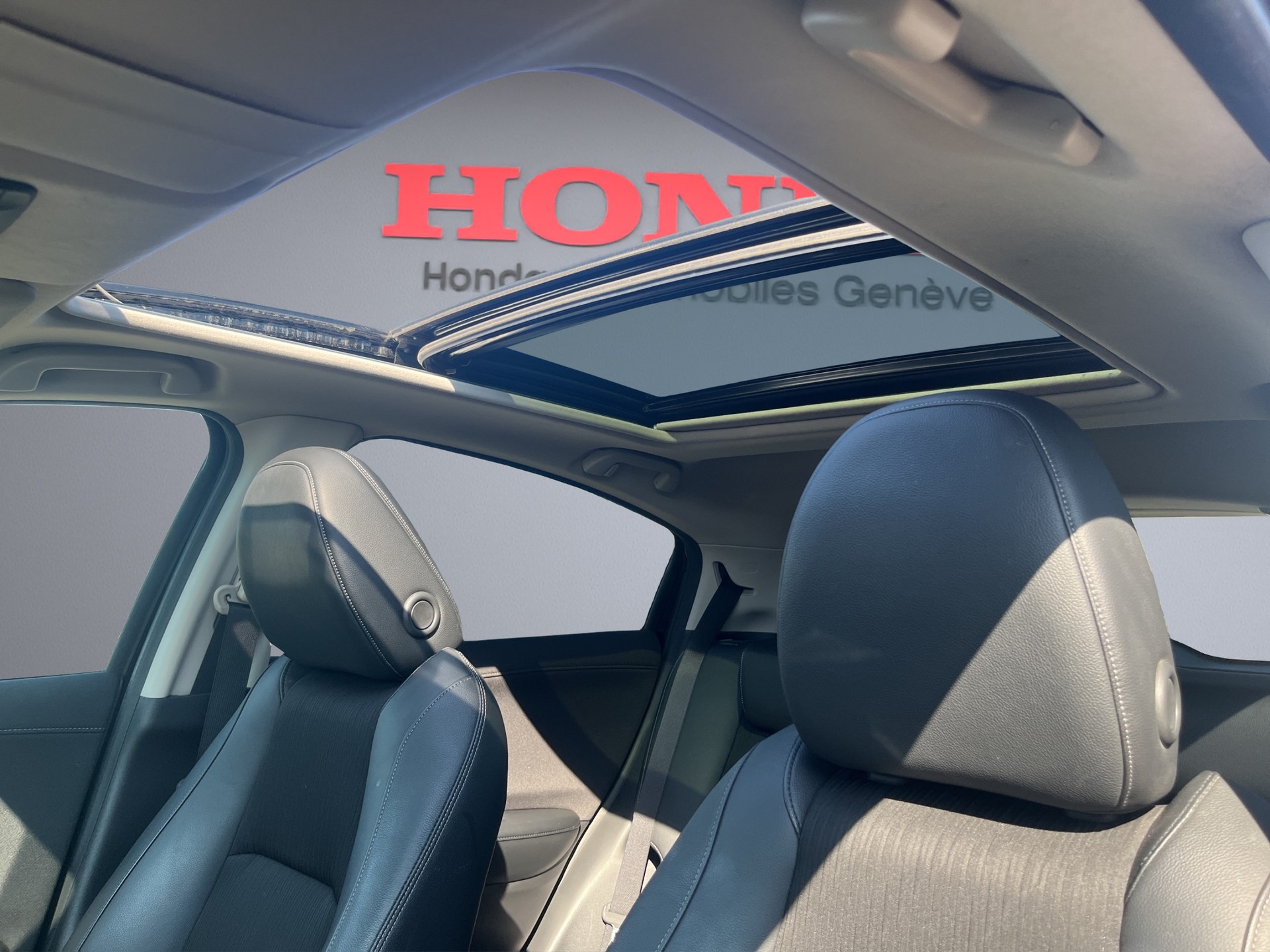 HONDA HR-V 1.5i-VTEC Executive-image-16