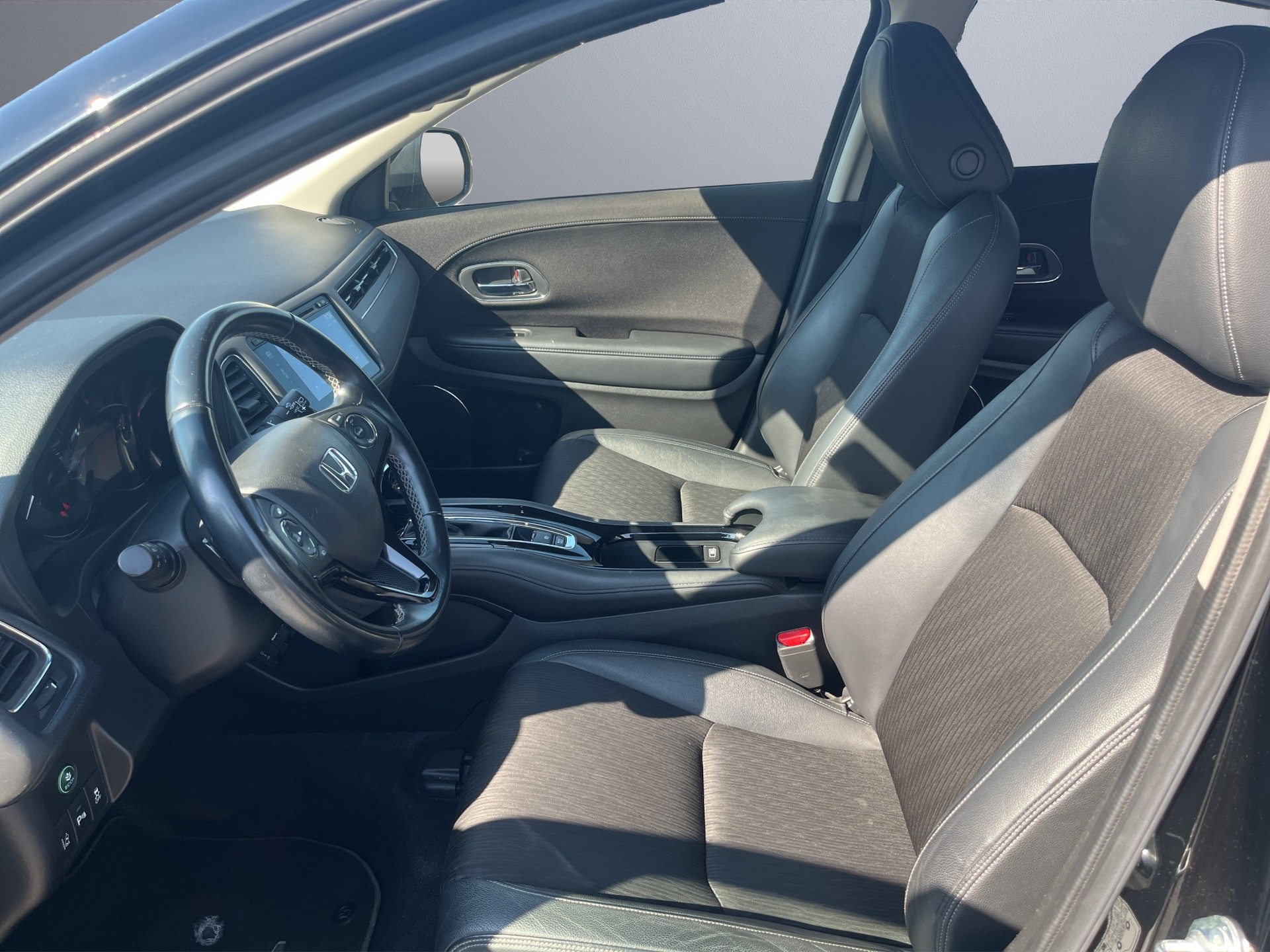 HONDA HR-V 1.5i-VTEC Executive-image-11