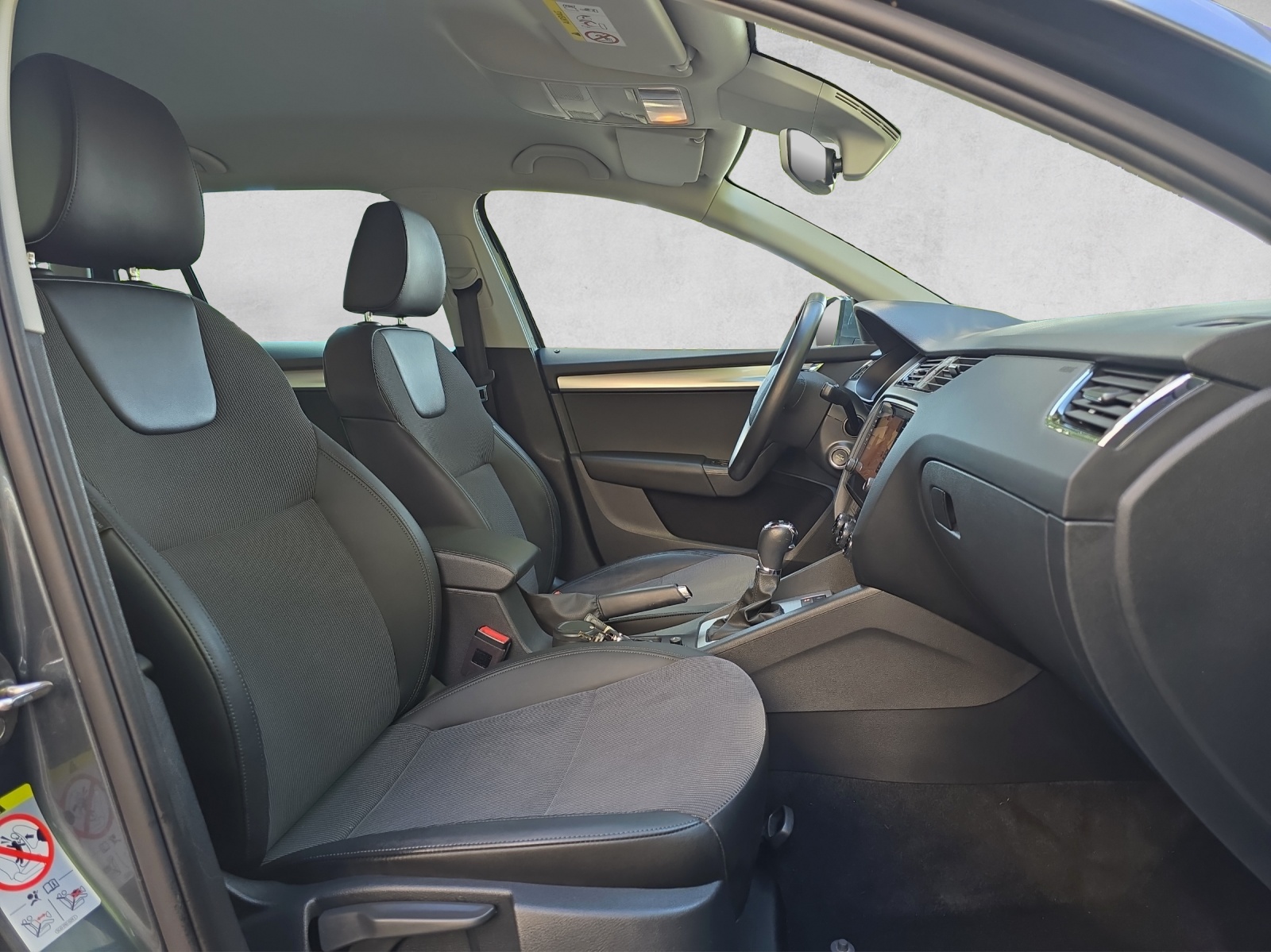 SKODA Octavia Combi 2.0 TDI 4x4 DSG-image-12