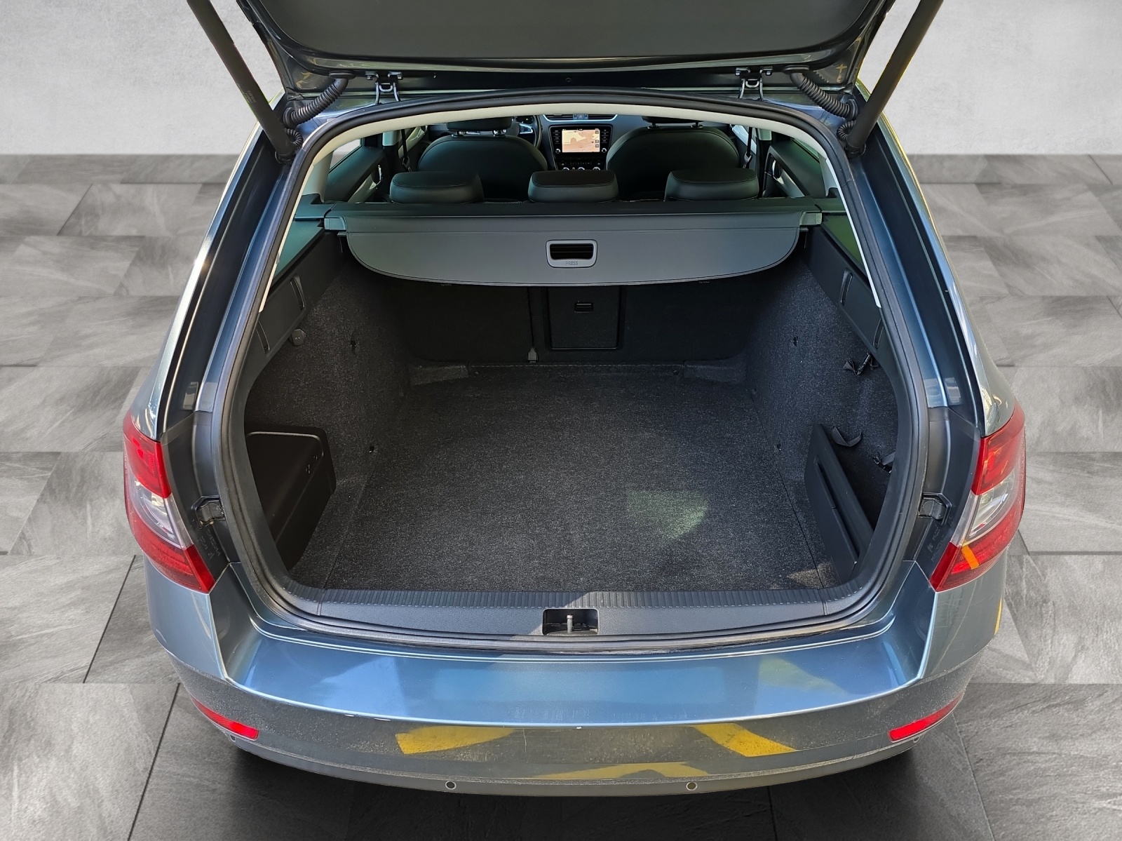 SKODA Octavia Combi 2.0 TDI 4x4 DSG-image-30