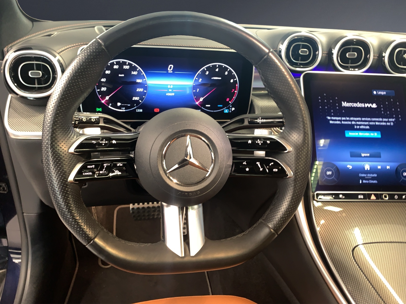 MERCEDES-BENZ GLC 300 4M AMG Line-image-8