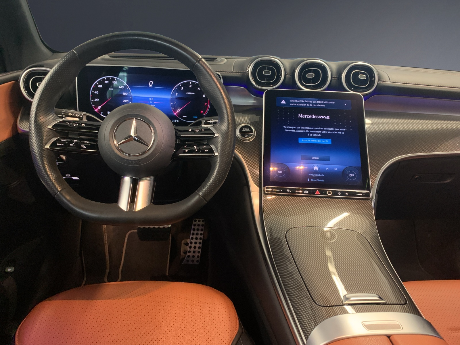 MERCEDES-BENZ GLC 300 4M AMG Line-image-6
