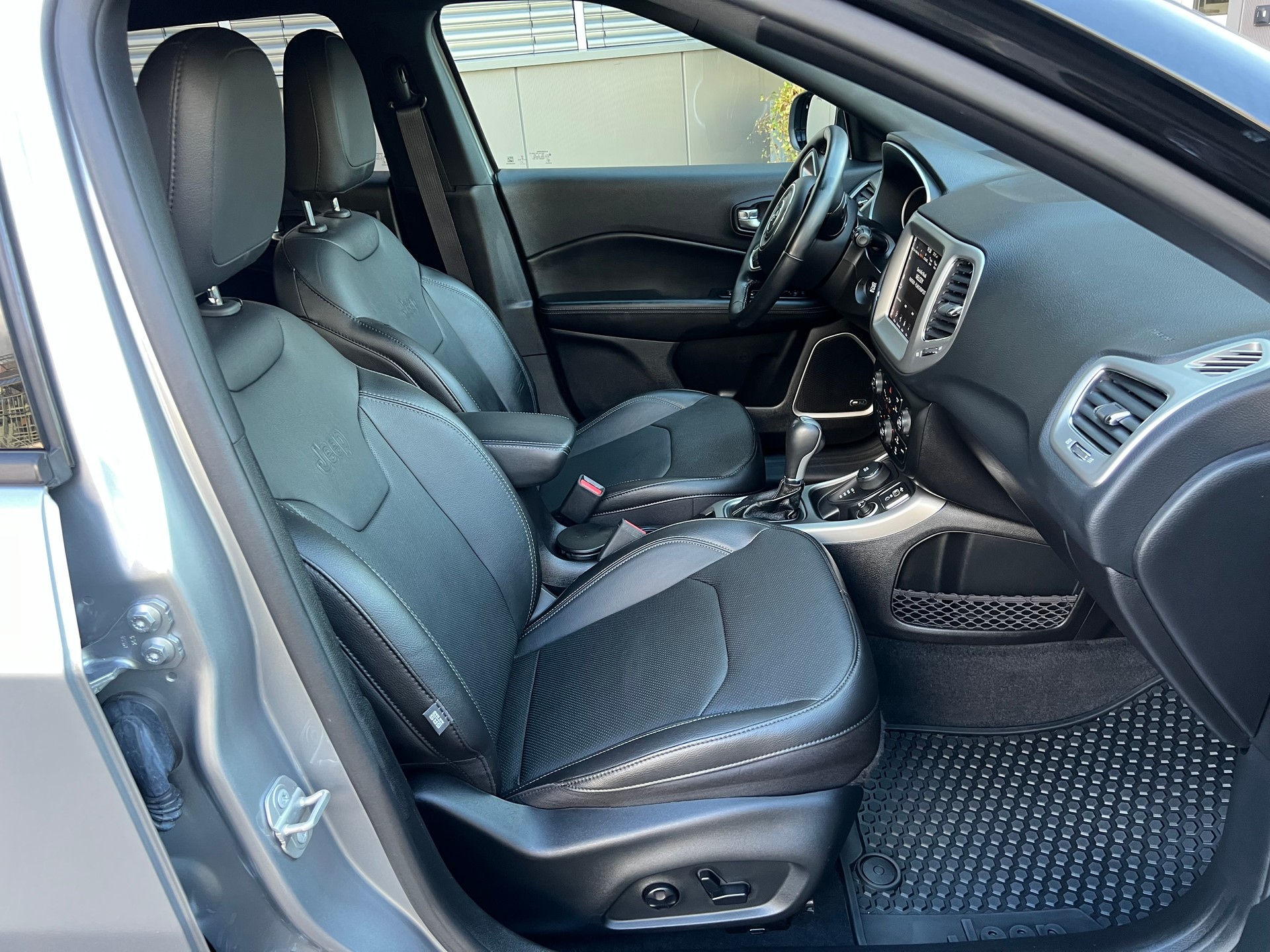 JEEP Compass 1.4 Turbo 4x4 Limited 9ATX PS 170 *Navigation*Leder*Rückfahrtkamera*Sitzbelüftung*frisch MFK *1 Jahr Garantie möglich*-image-12