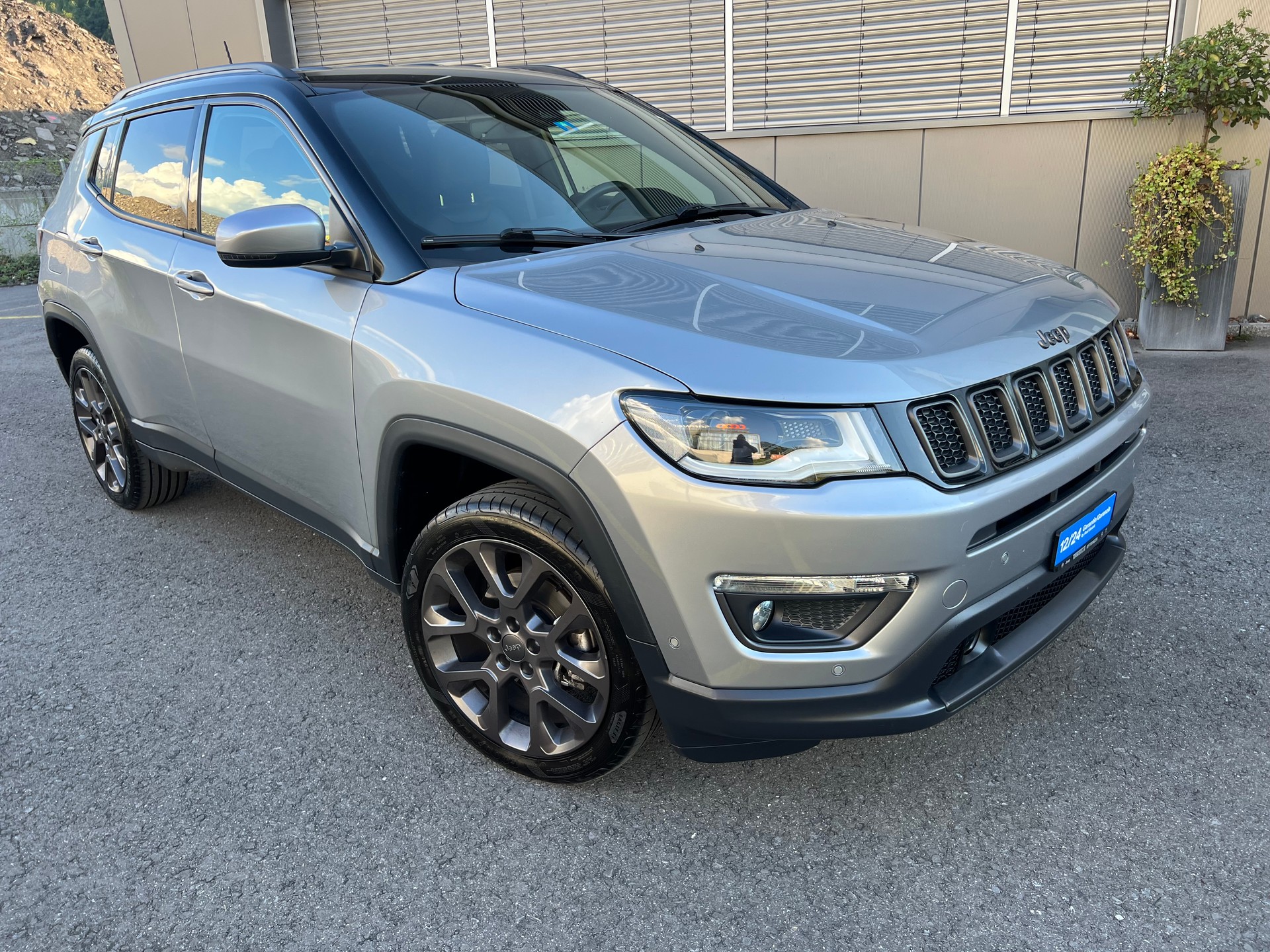 JEEP Compass 1.4 Turbo 4x4 Limited 9ATX PS 170 *Navigation*Leder*Rückfahrtkamera*Sitzbelüftung*frisch MFK *1 Jahr Garantie möglich*-image-4