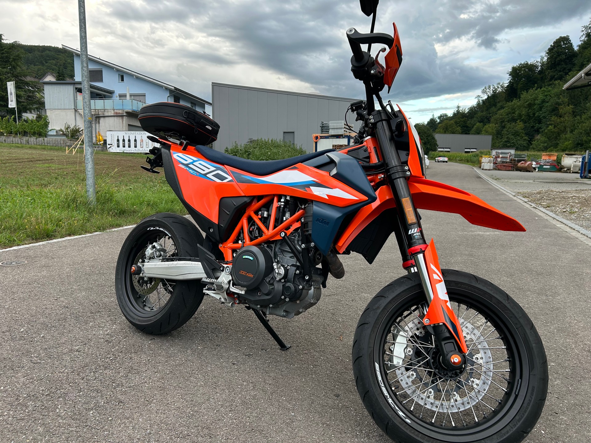 KTM 690 SMC R-image-1