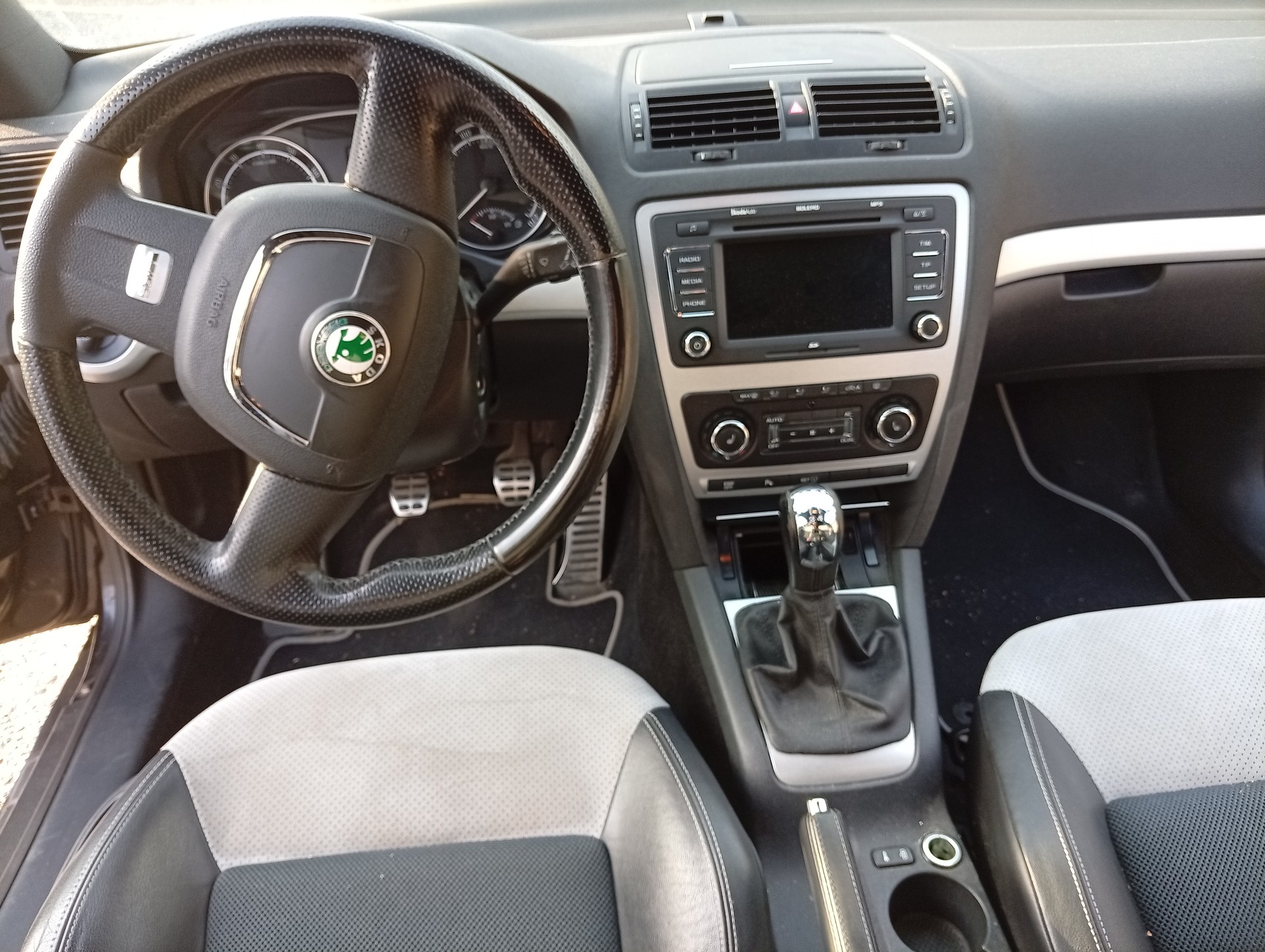 SKODA Octavia Combi 2.0 TSI RS-image-14