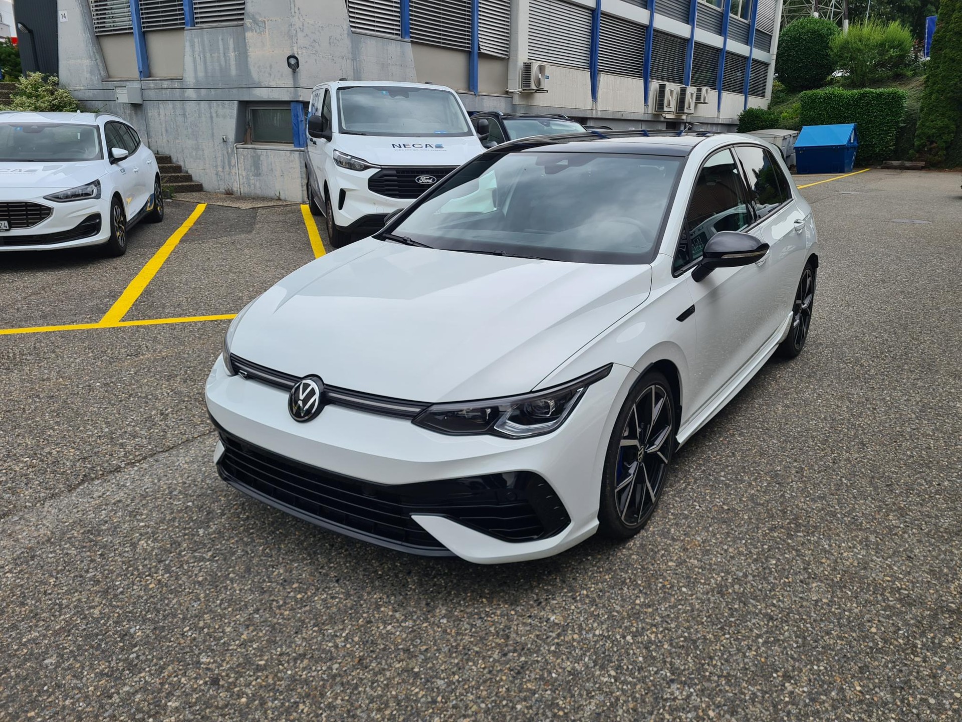 VW Golf 2.0 TSI R DSG 4Motion-image-1