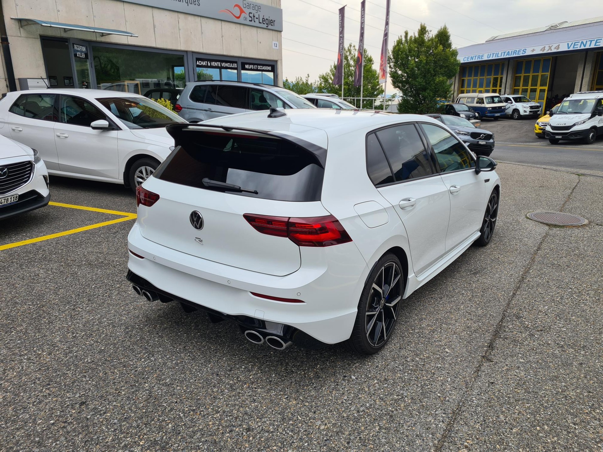 VW Golf 2.0 TSI R DSG 4Motion-image-4