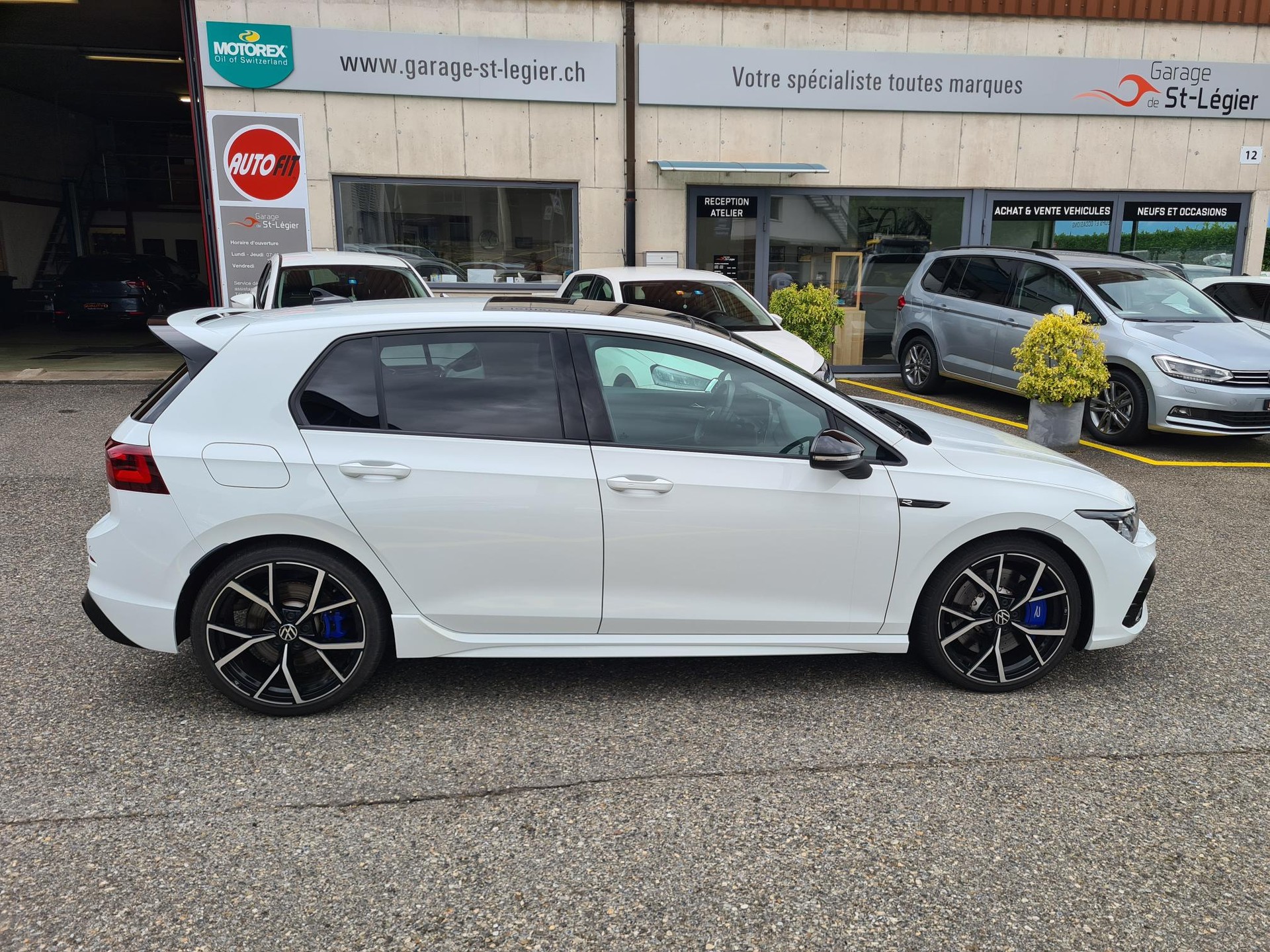 VW Golf 2.0 TSI R DSG 4Motion-image-5