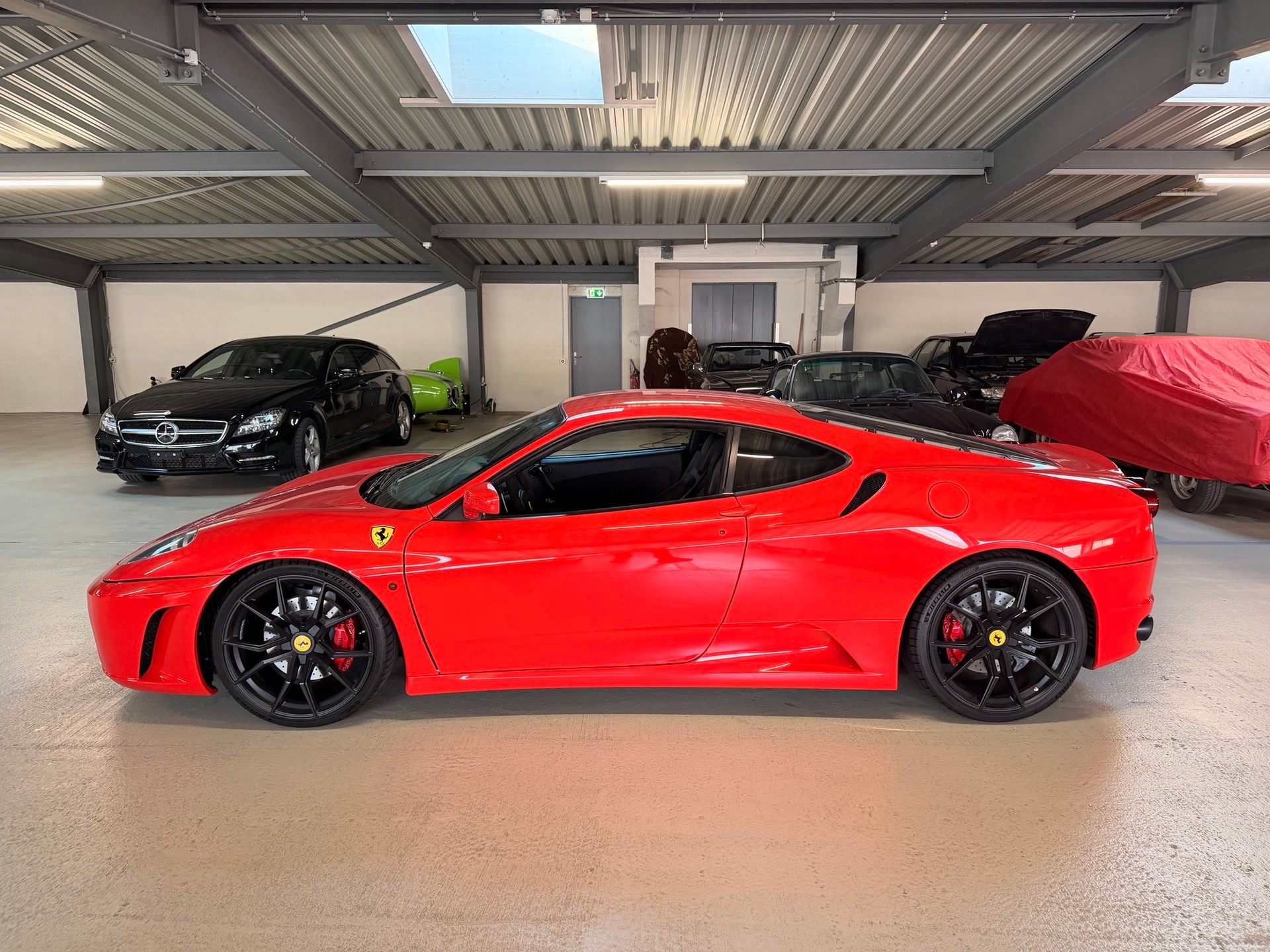 FERRARI F430-showroom-element-1