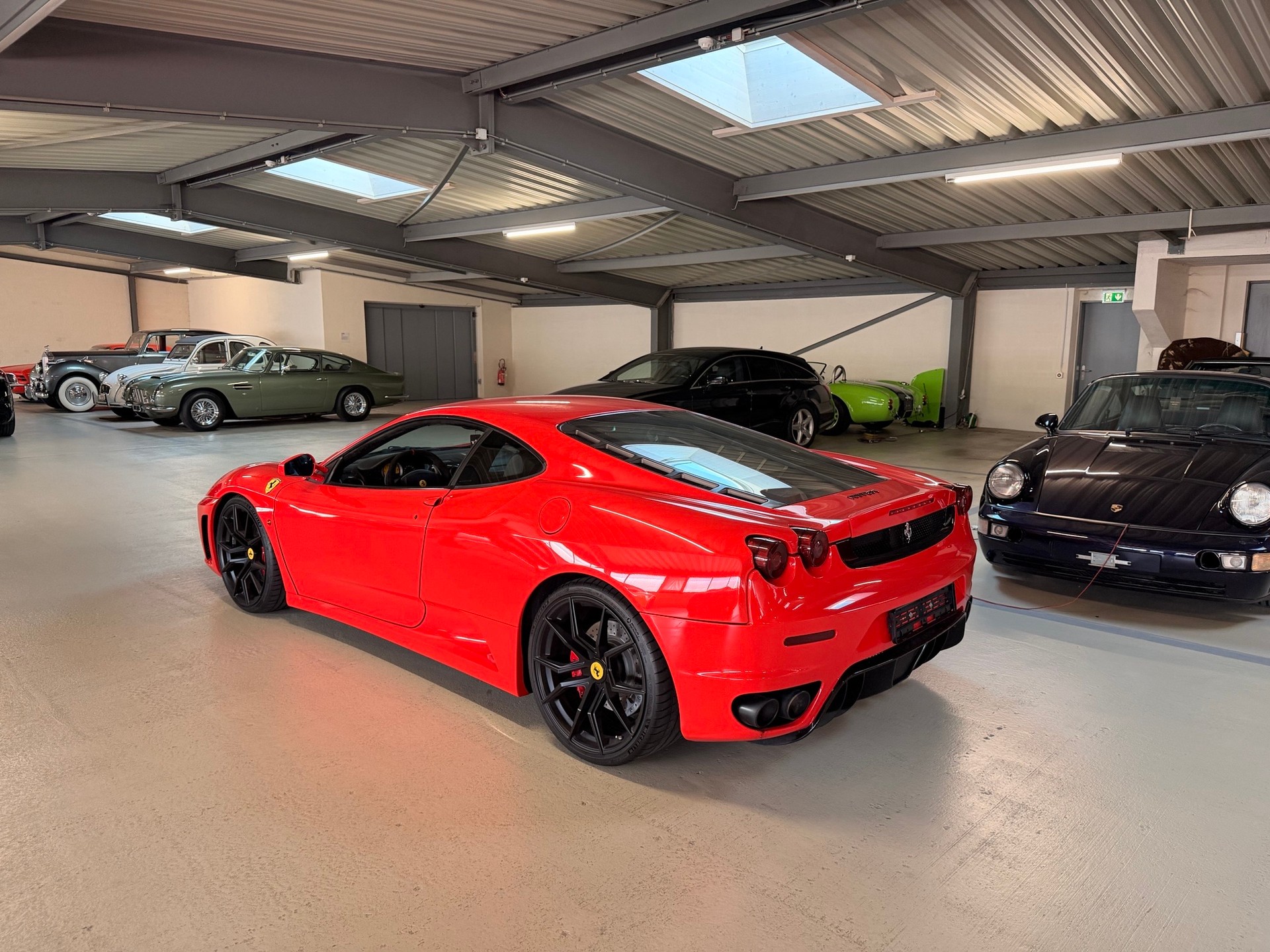 FERRARI F430-showroom-element-2