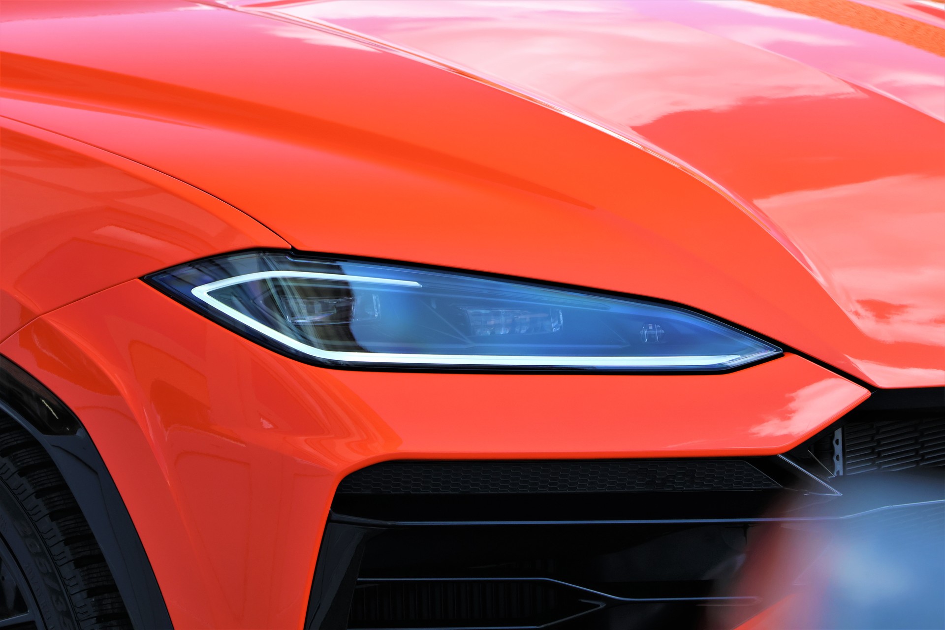 LAMBORGHINI Urus SE *ARANCIAEGON*-showroom-element-3