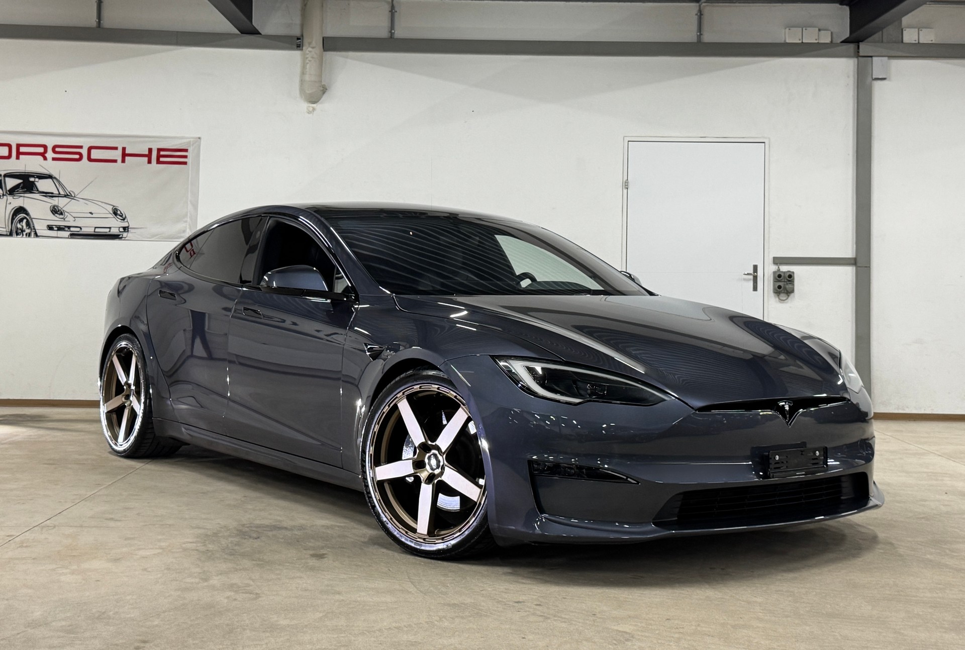 TESLA Model S 100 kWh Palladium Long Range// Autopilot inkl. FSD-showroom-element-2
