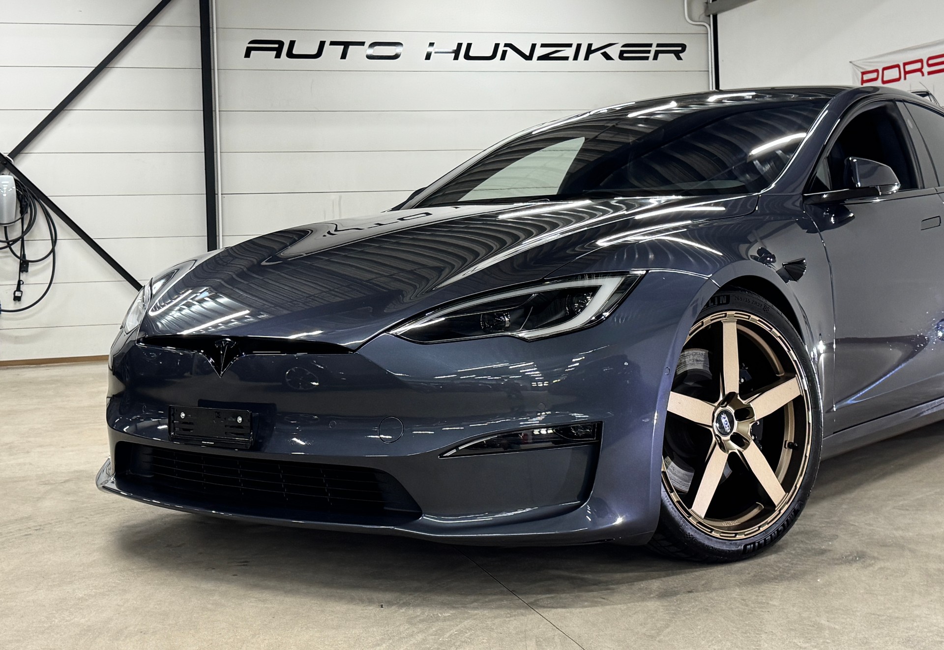 TESLA Model S 100 kWh Palladium Long Range// Autopilot inkl. FSD-showroom-element-1