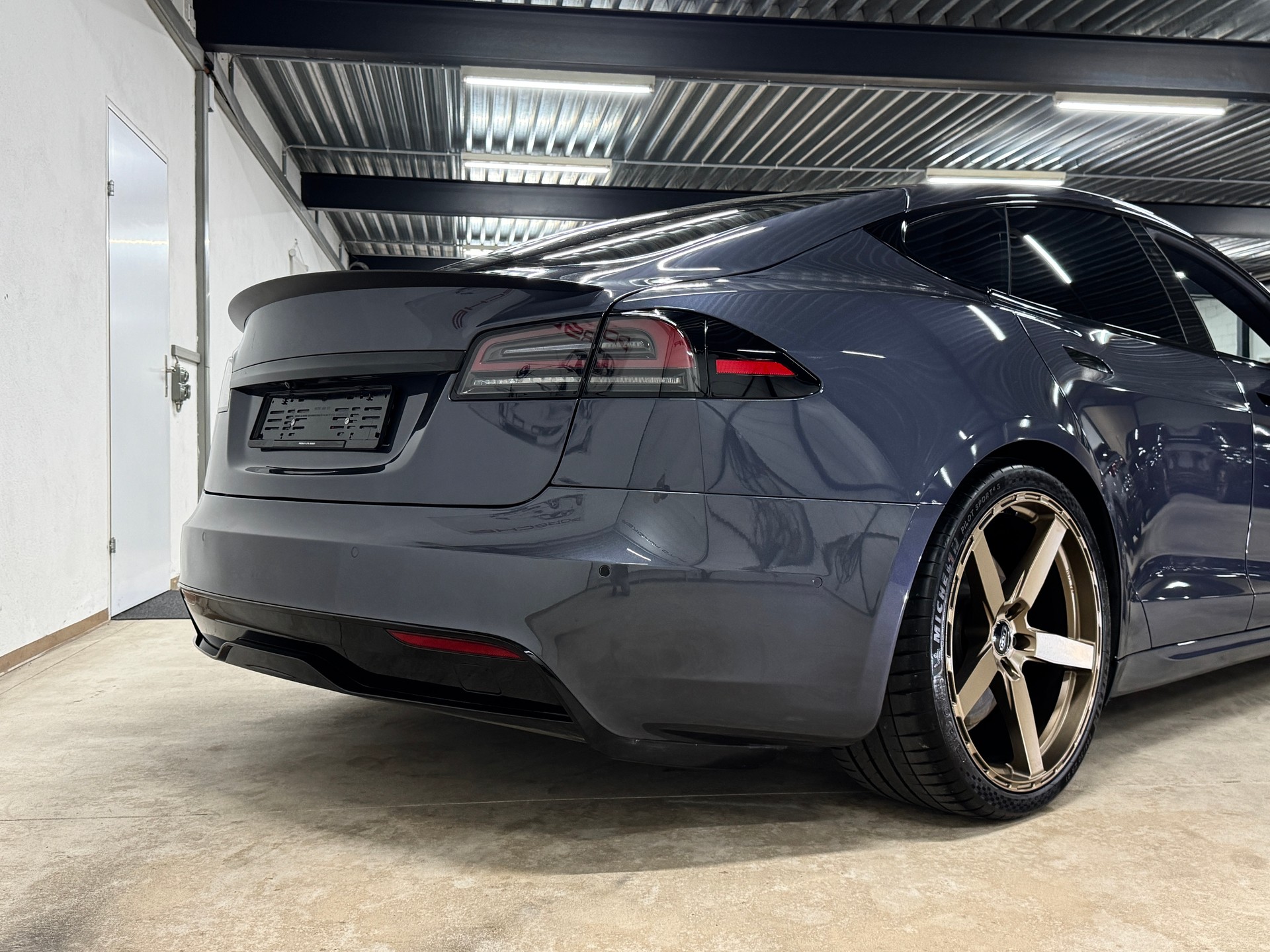 TESLA Model S 100 kWh Palladium Long Range// Autopilot inkl. FSD-image-5