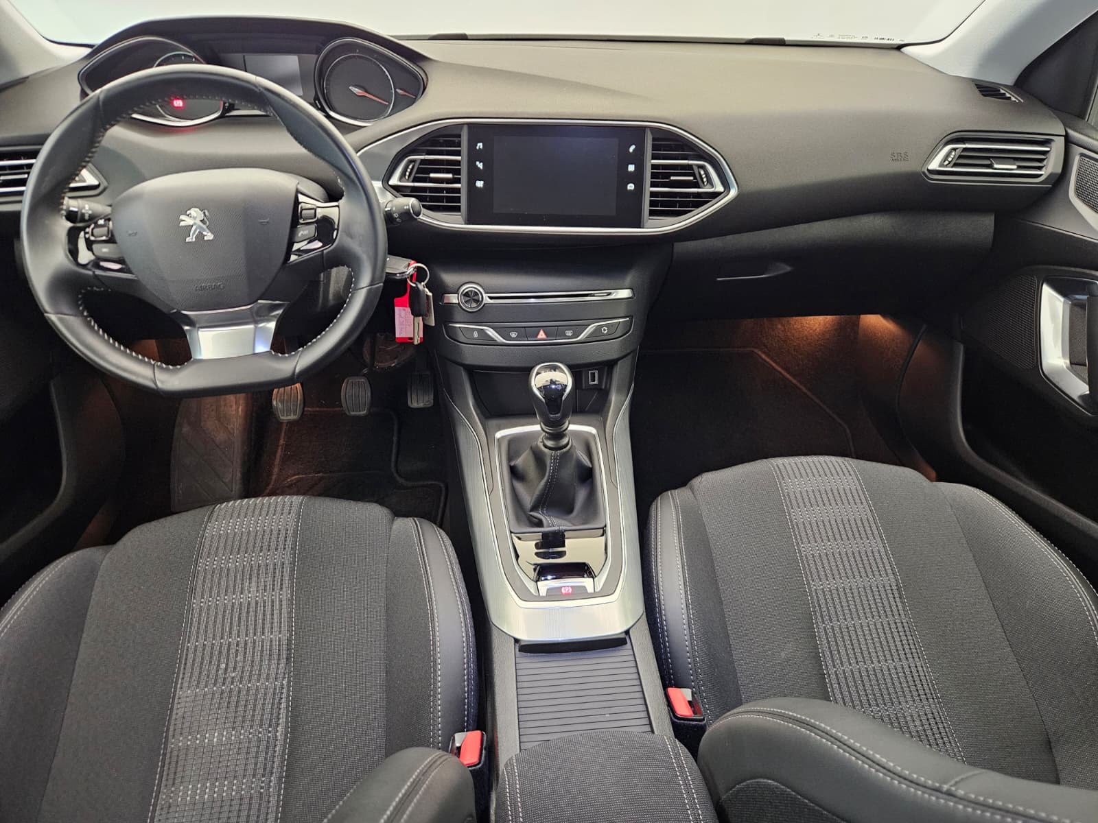 PEUGEOT 308 1.2 Pure Tech Allure-image-8
