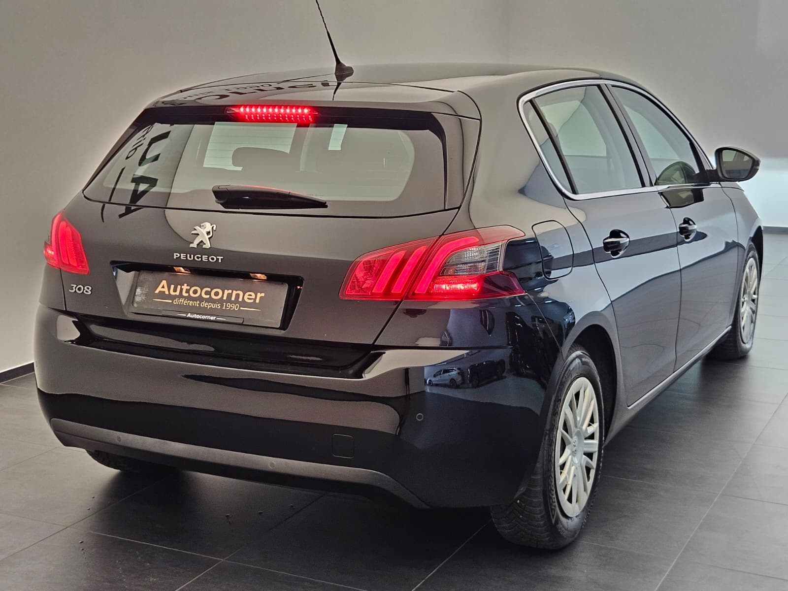 PEUGEOT 308 1.2 Pure Tech Allure-image-5