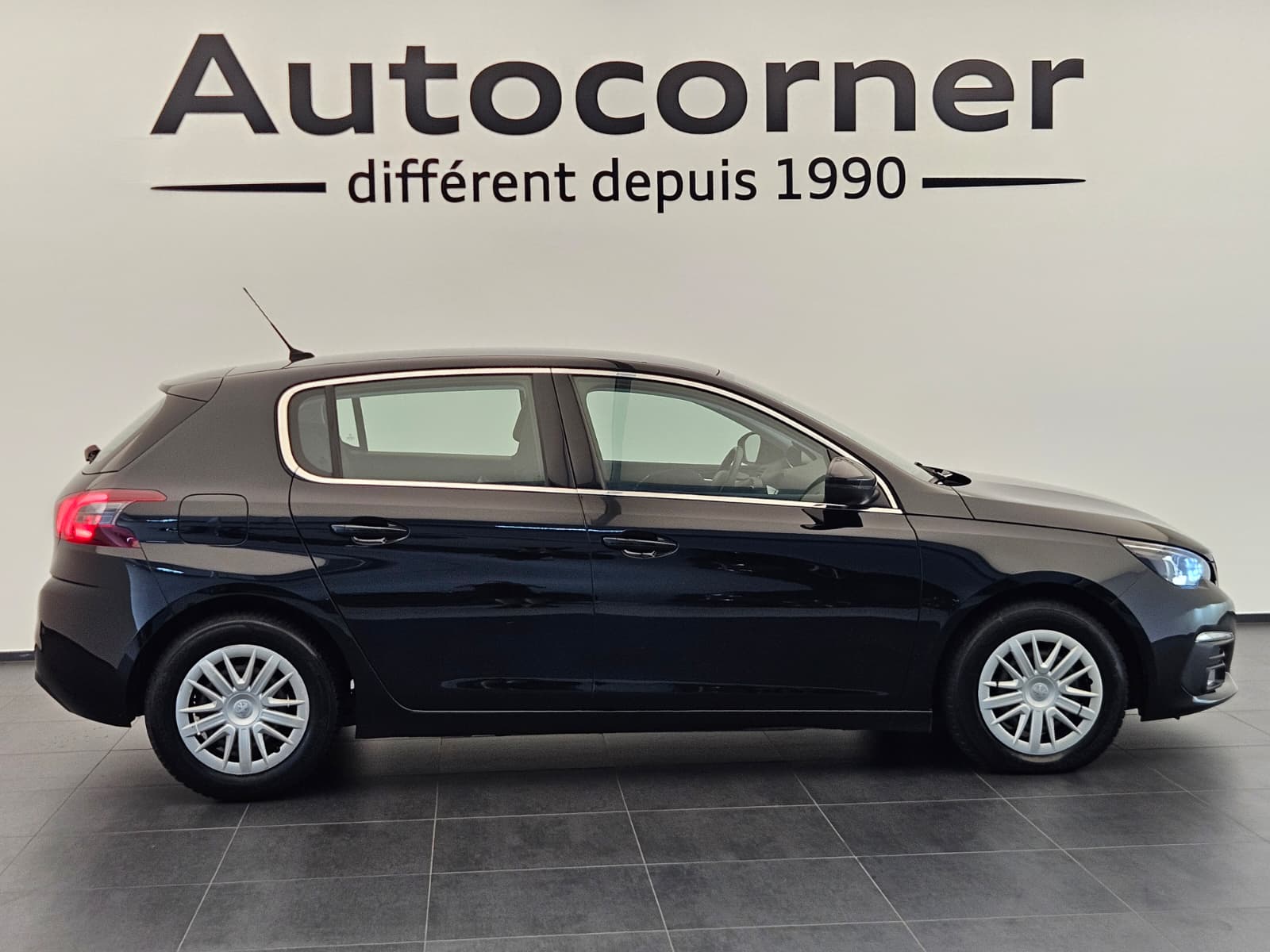 PEUGEOT 308 1.2 Pure Tech Allure-image-4