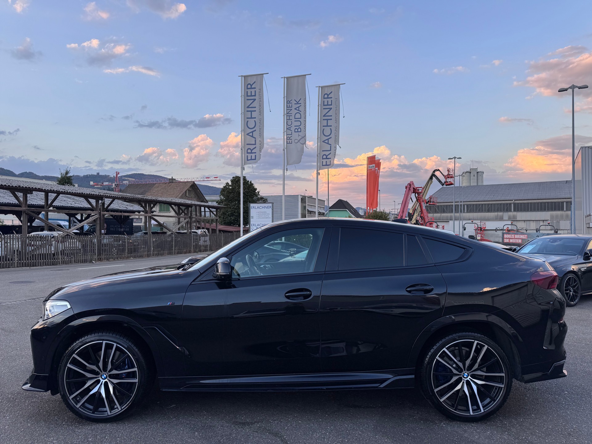 BMW X6 M50d-showroom-element-2